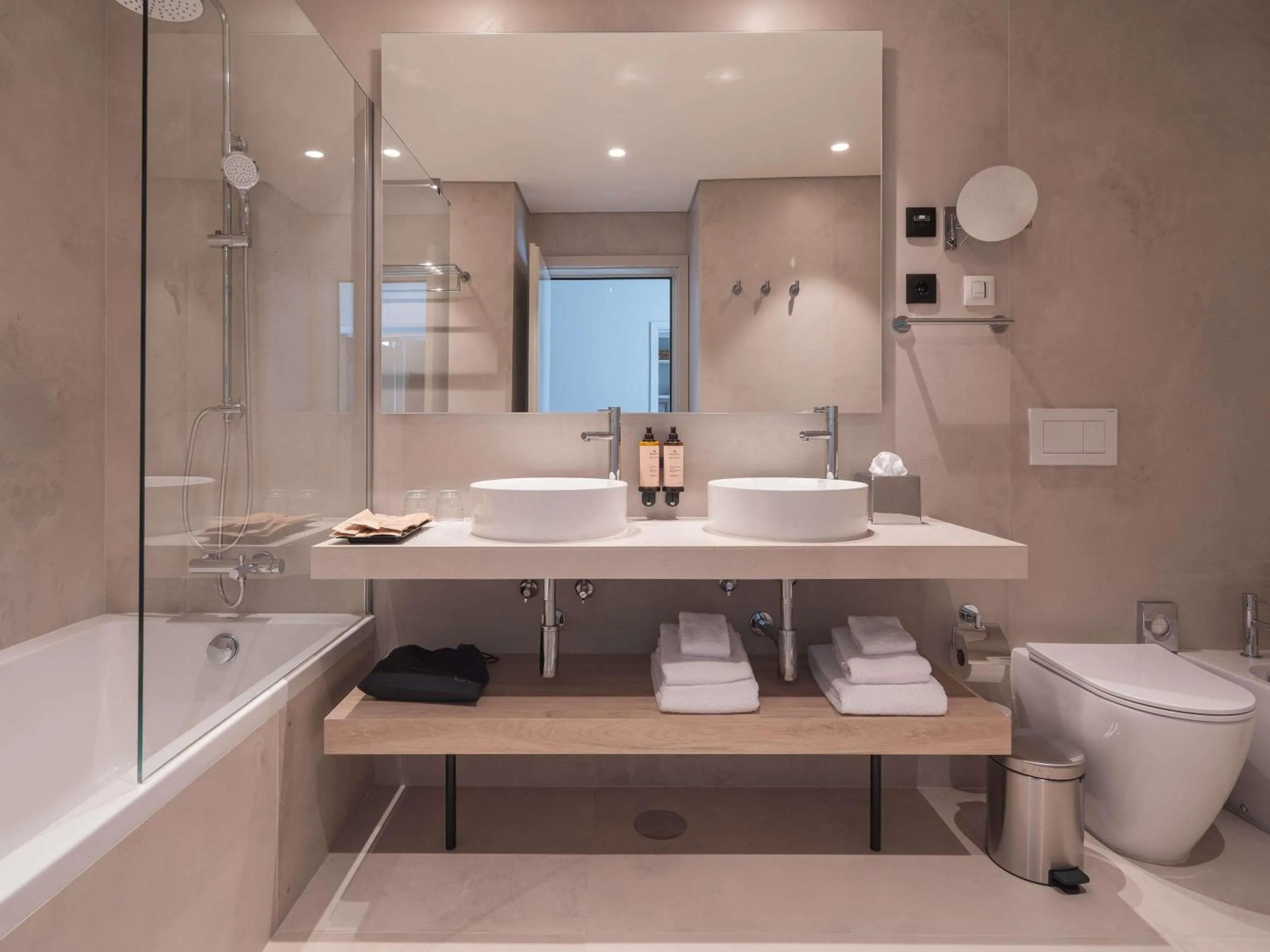 Photo of the whole room in Mercure Ponta Delgada Azores