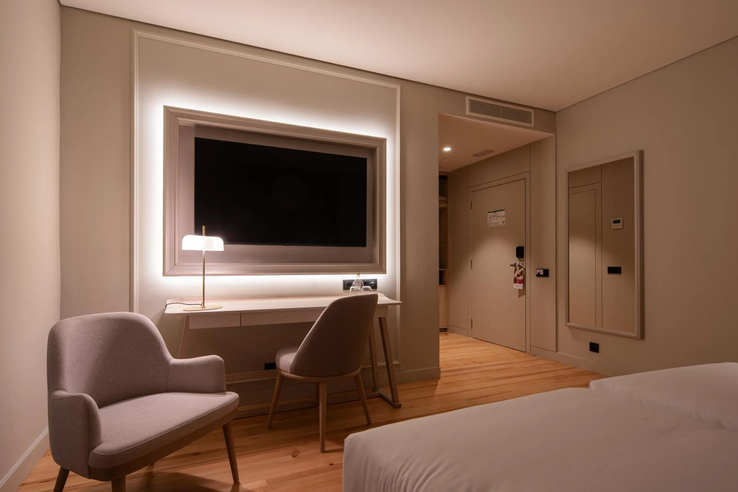 TV and multimedia, Bed in Mercure Ponta Delgada Azores