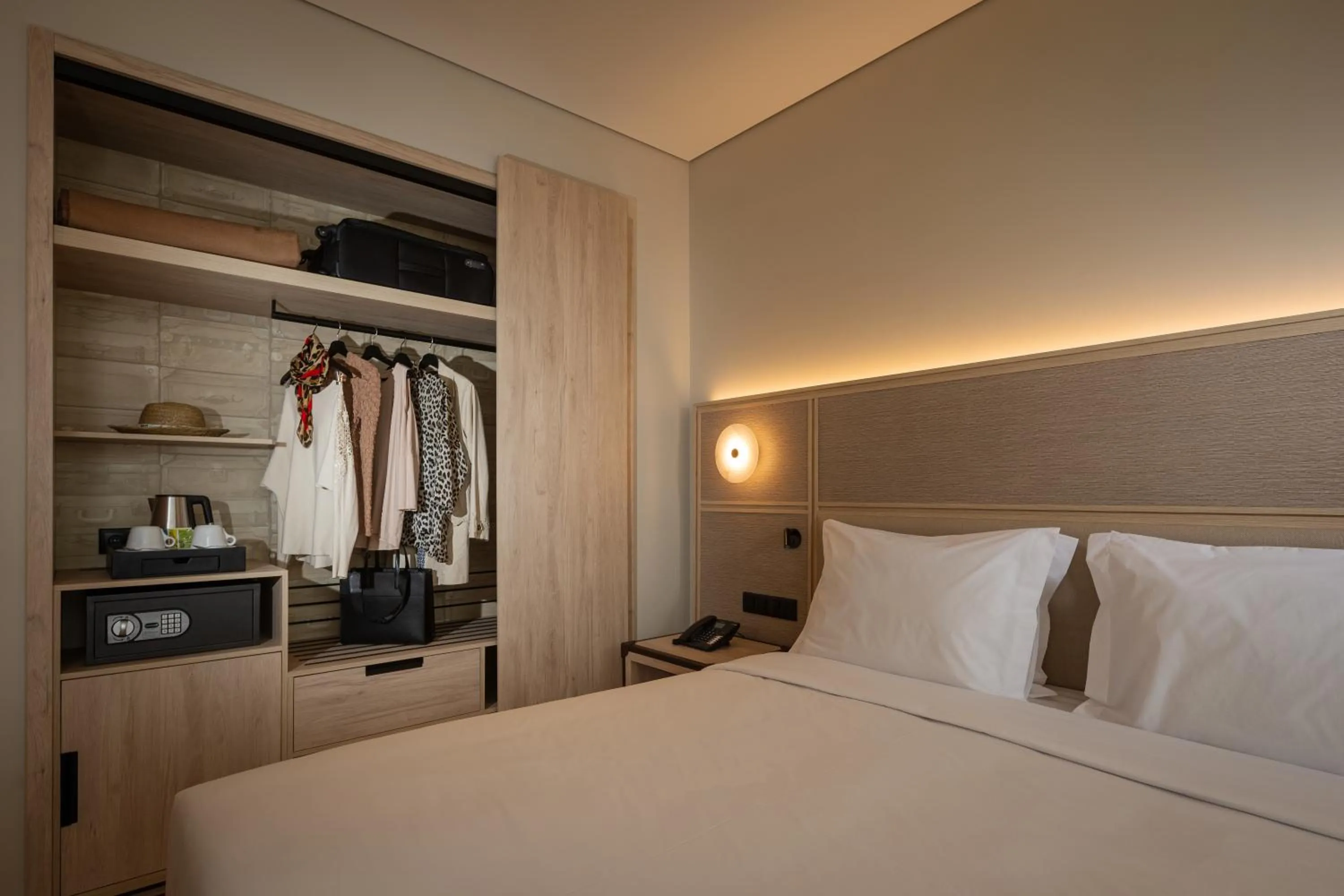 Photo of the whole room, Bed in Mercure Ponta Delgada Azores