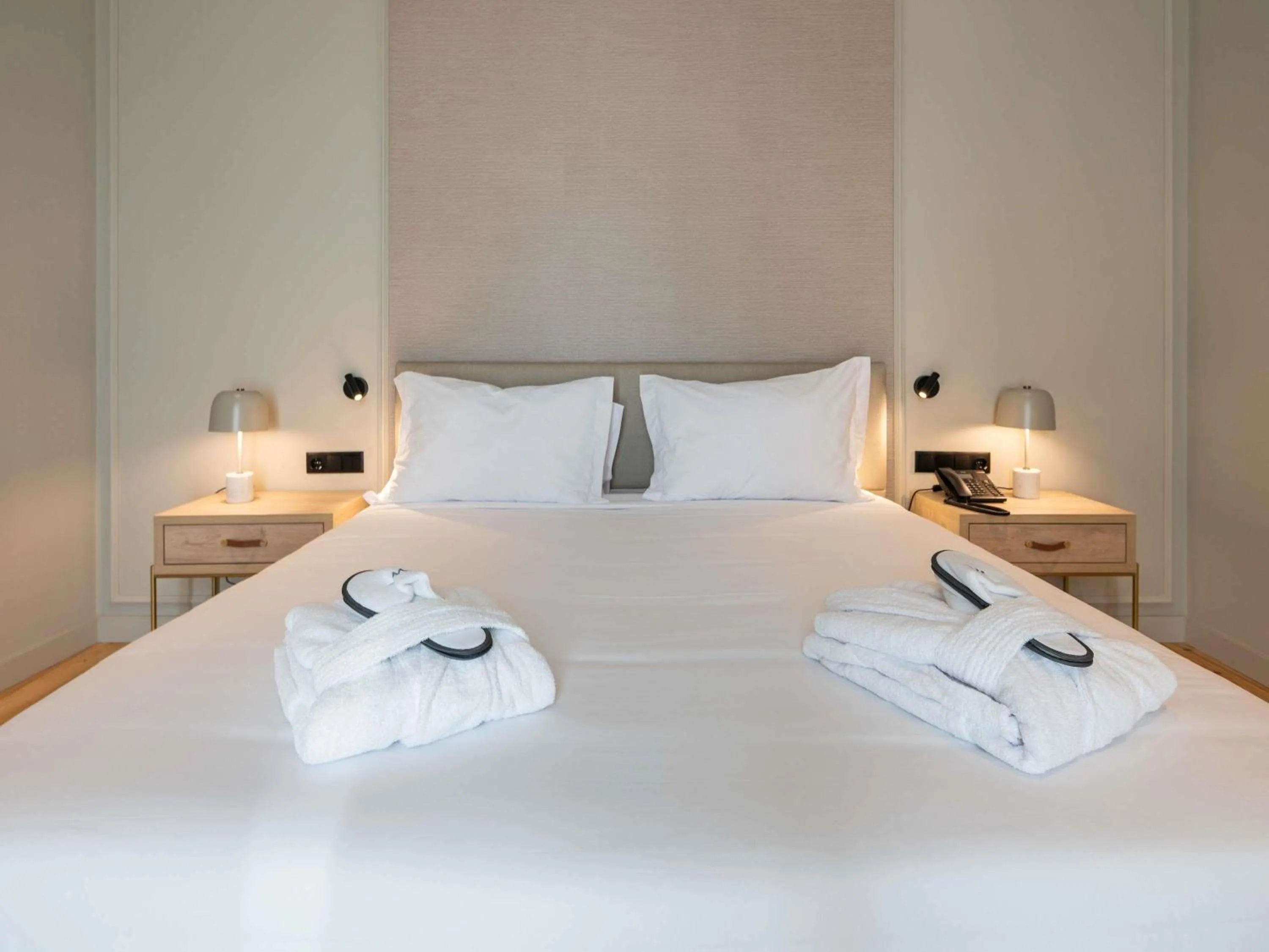 Photo of the whole room, Bed in Mercure Ponta Delgada Azores