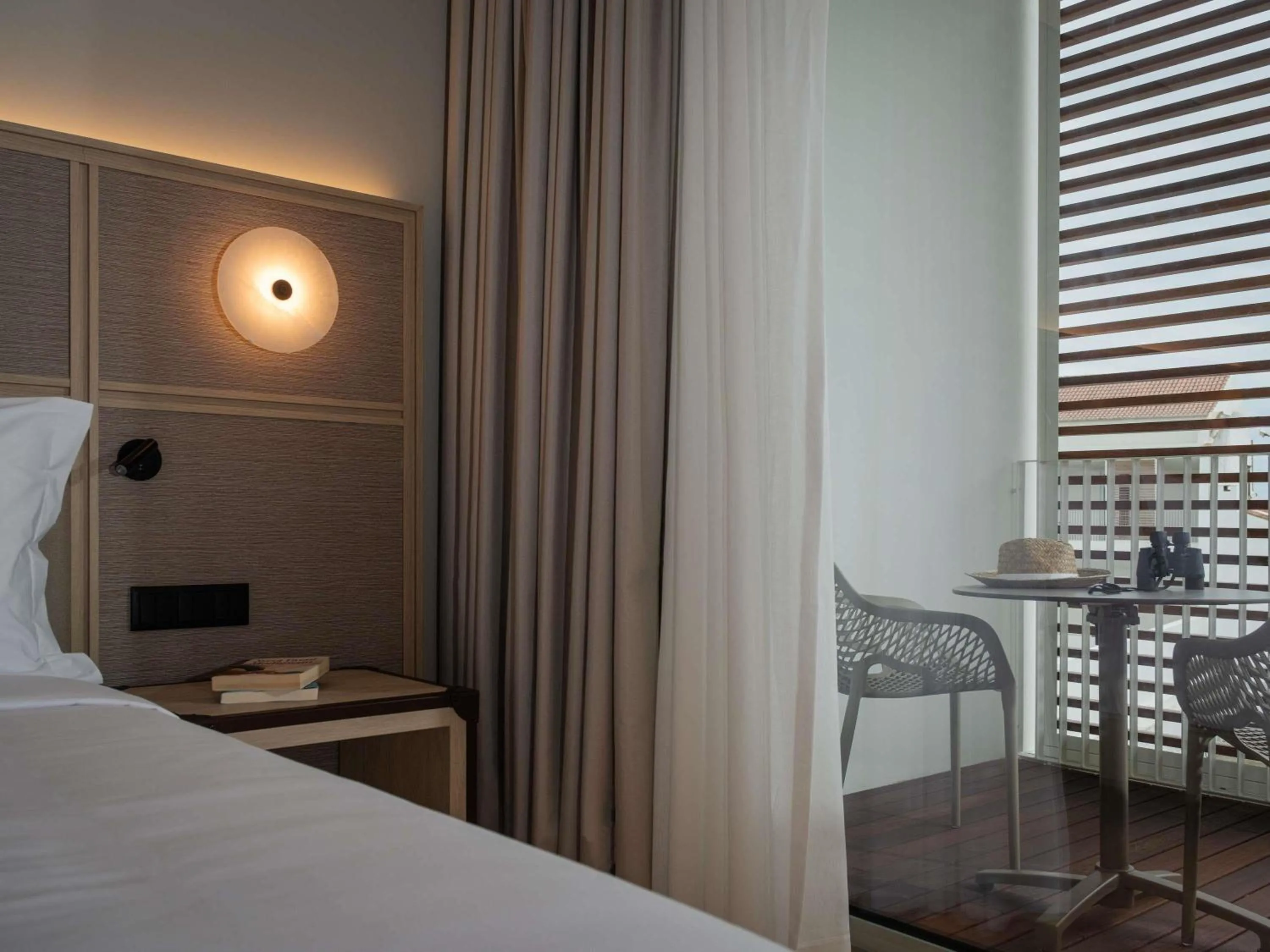 Bedroom, Bed in Mercure Ponta Delgada Azores