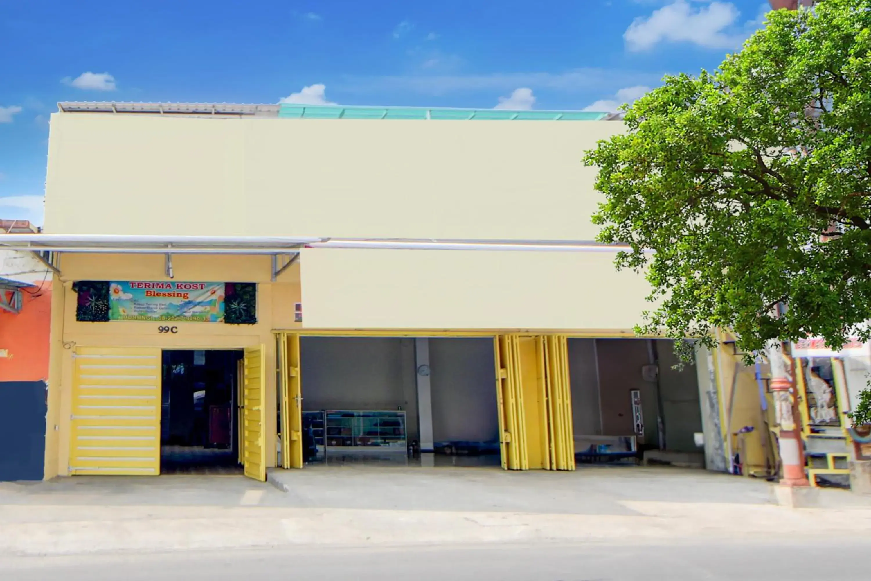 Facade/entrance in Hotel O Alun-Alun Purwokerto Near Gor Satria Purwokerto Formerly Guest House Blessing Facade/entrance in Hotel O Alun-Alun Purwokerto Near Gor Satria Purwokerto Formerly Guest House Blessing