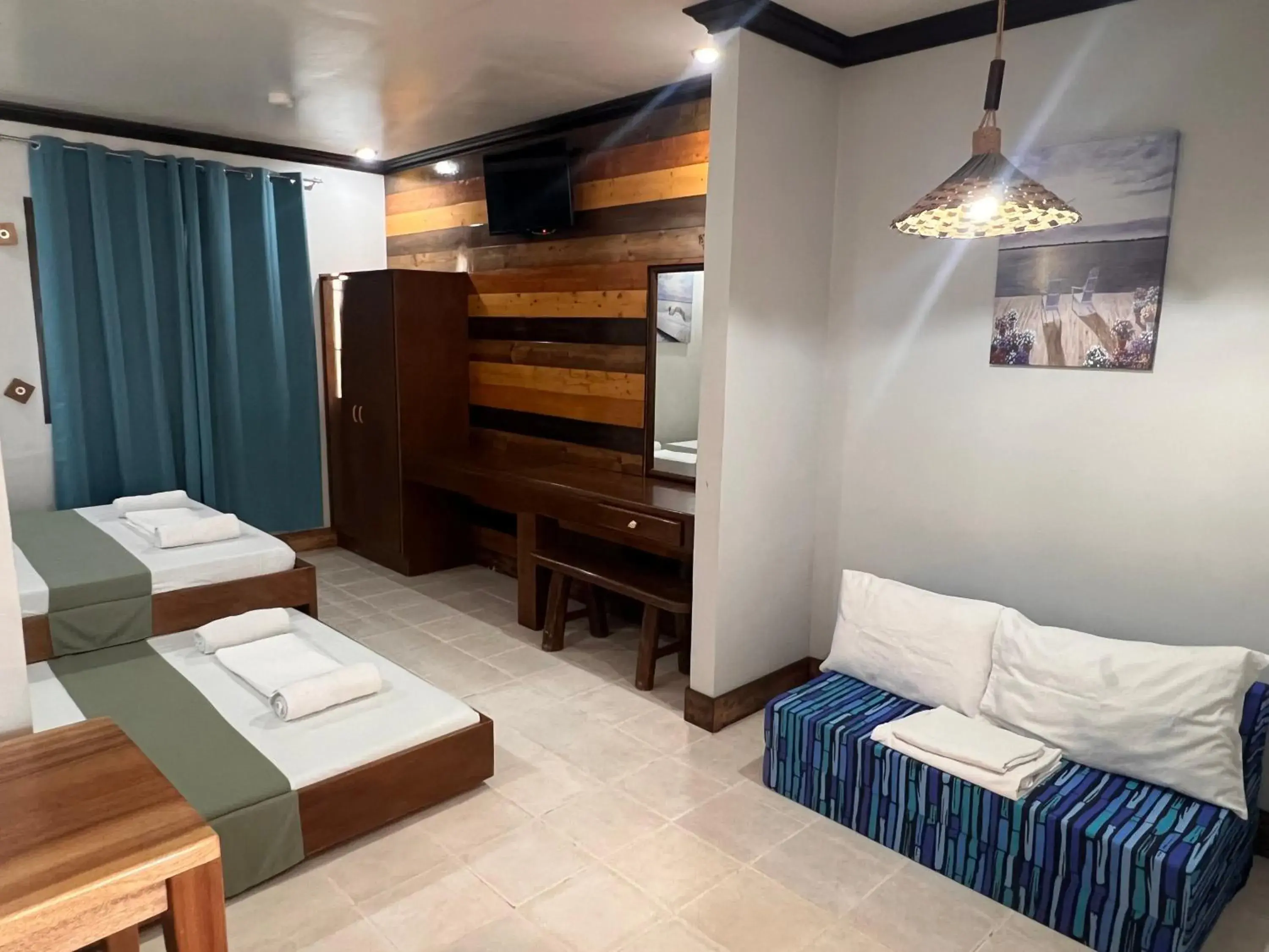 Family Room with Balcony in Mendelluke Suites Family Room with Balcony in Mendelluke Suites