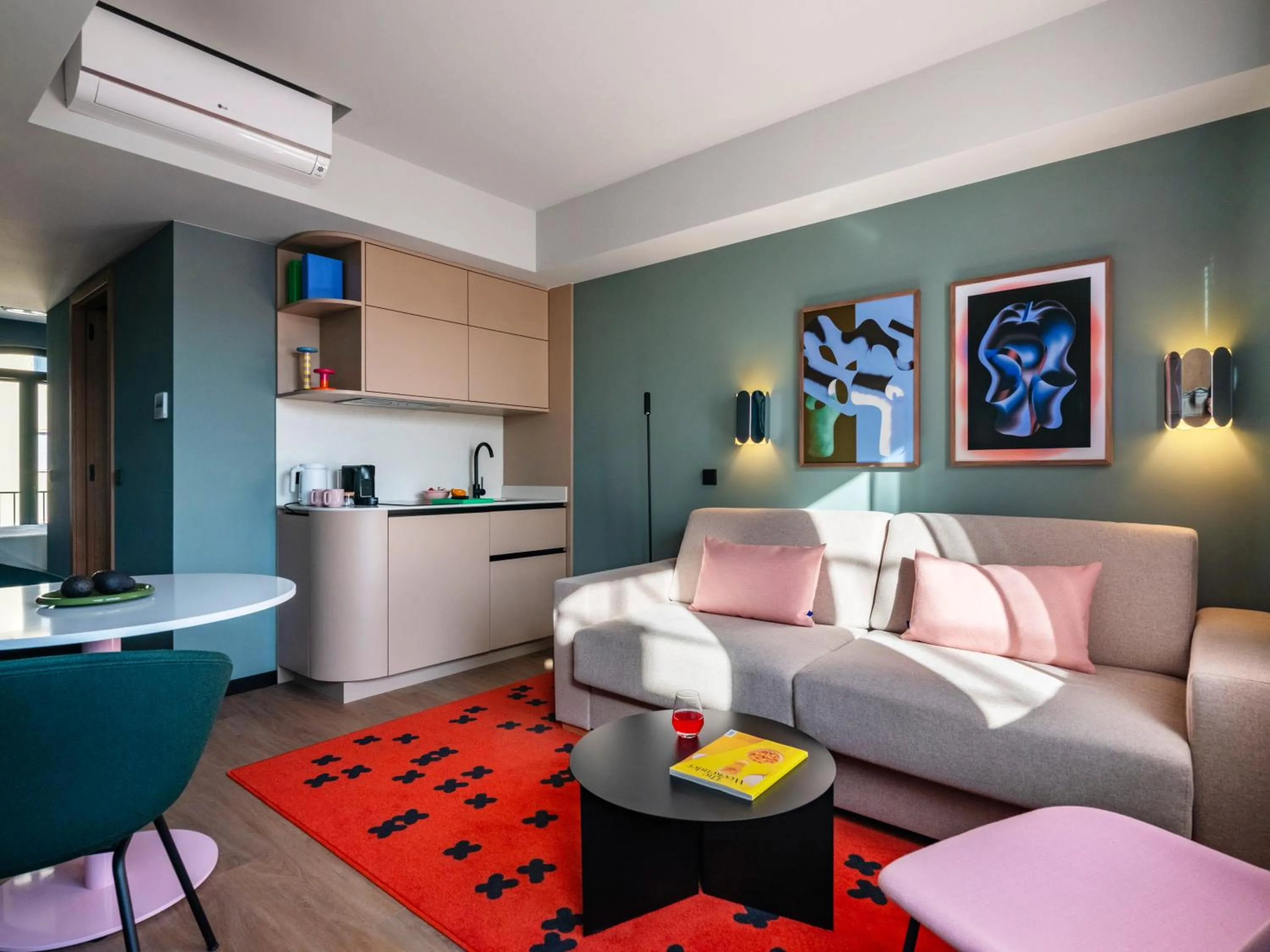 Extra Large Studio with Kitchenette and Sofa Bed in Numa Lisbon Anjos