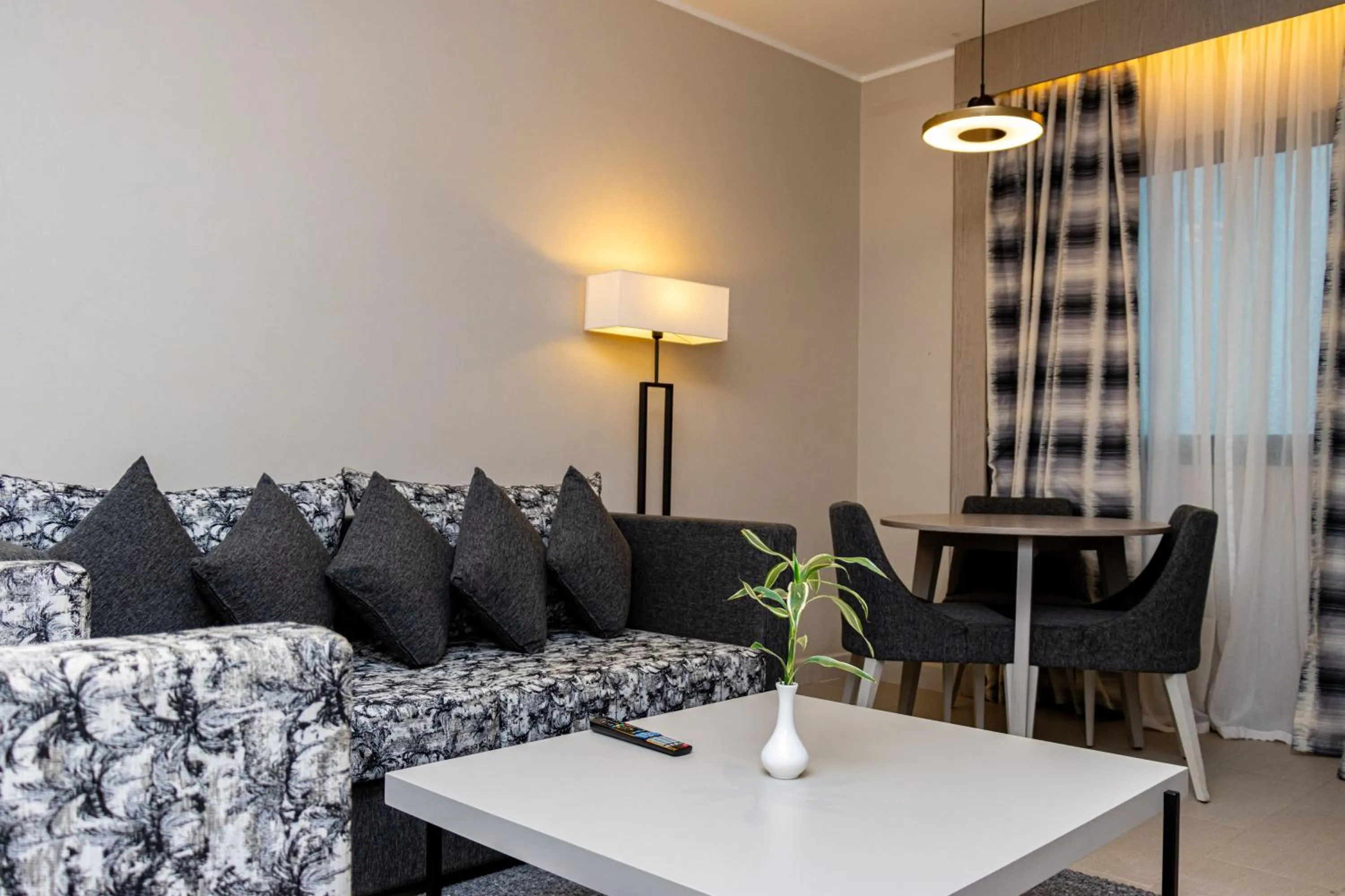 Seating area in Azalaï Hôtel Ouagadougou