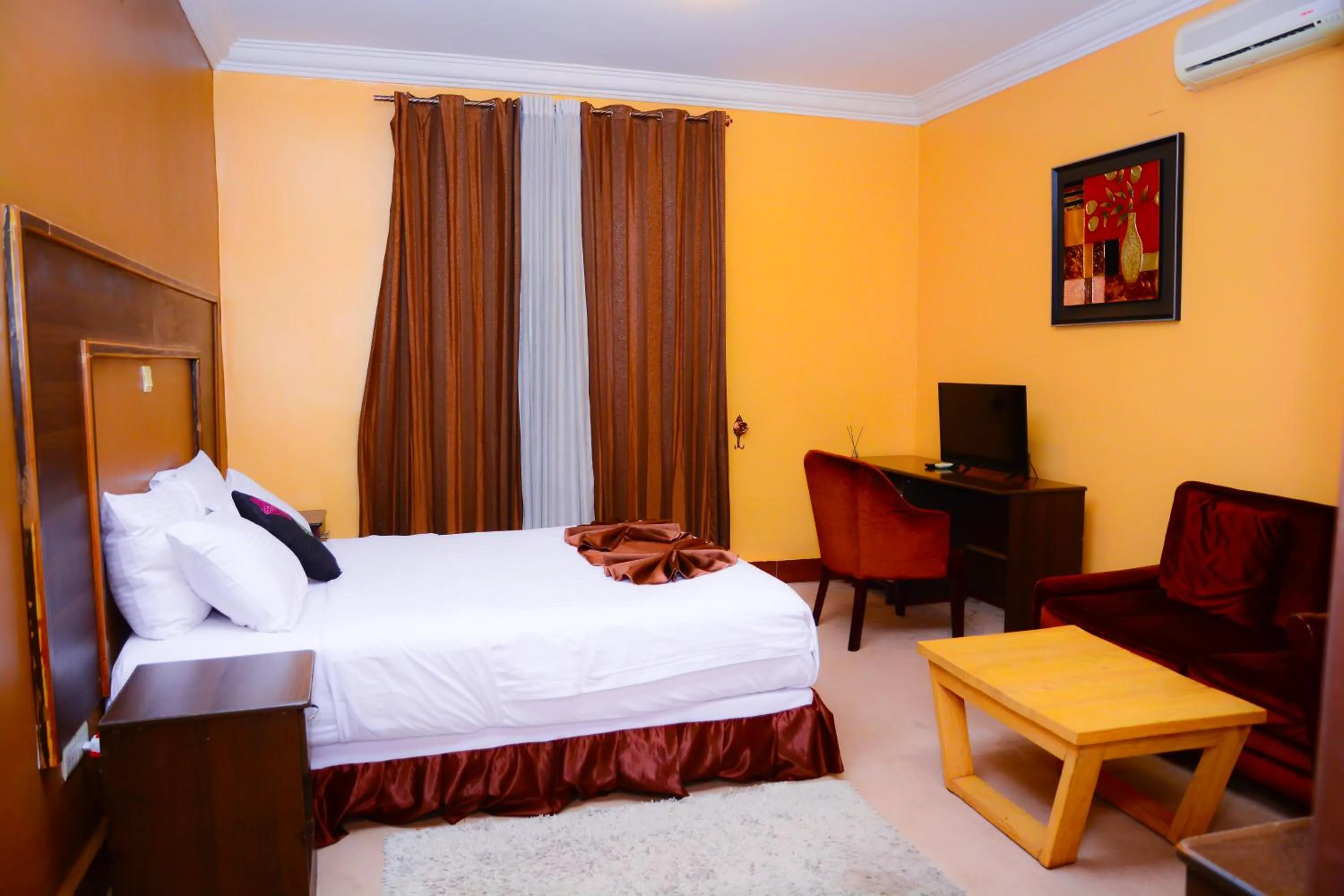 Bed in The Country Inn Hotel