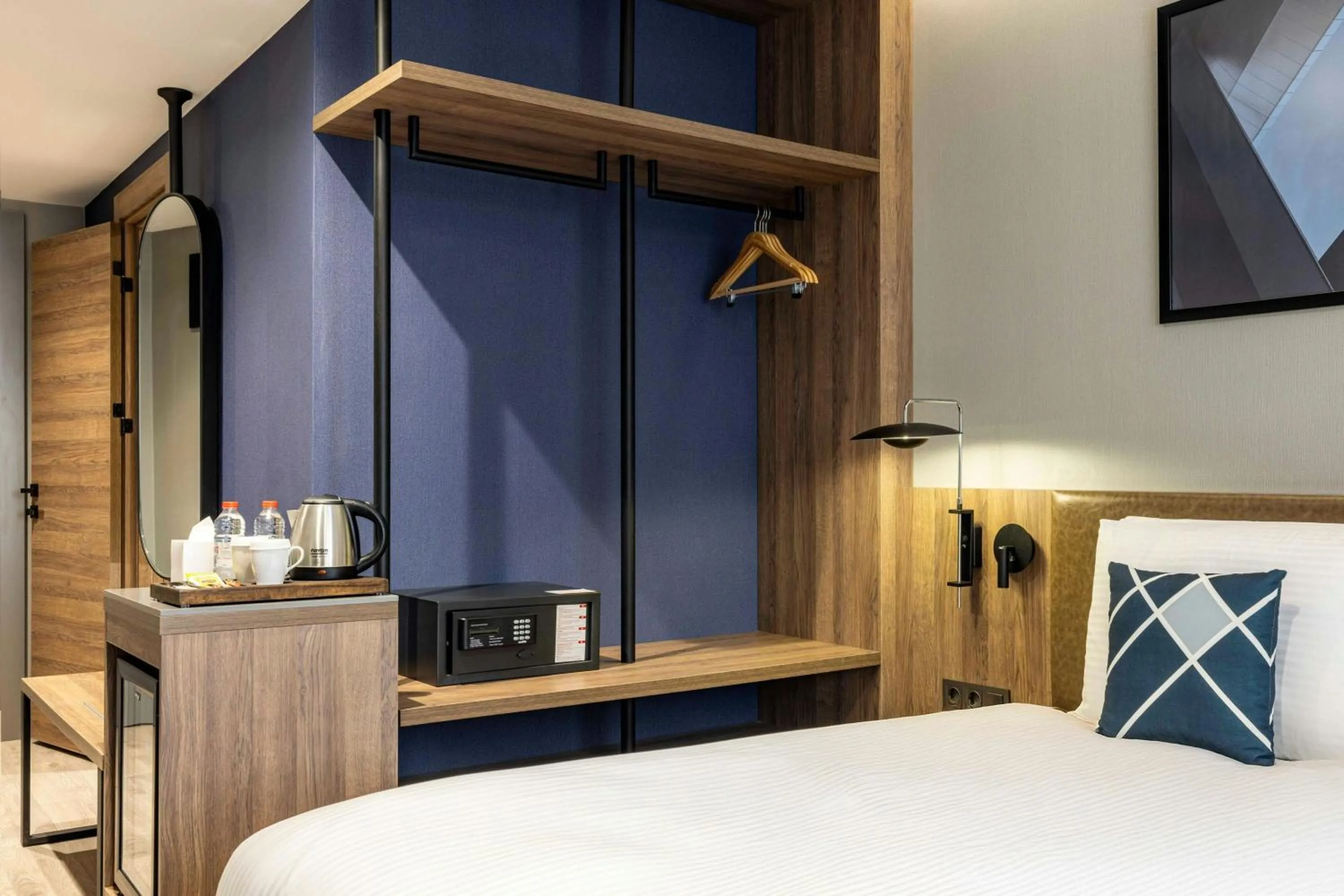 Photo of the whole room, Bed in Four Points Flex by Sheraton Ankara Cukurambar