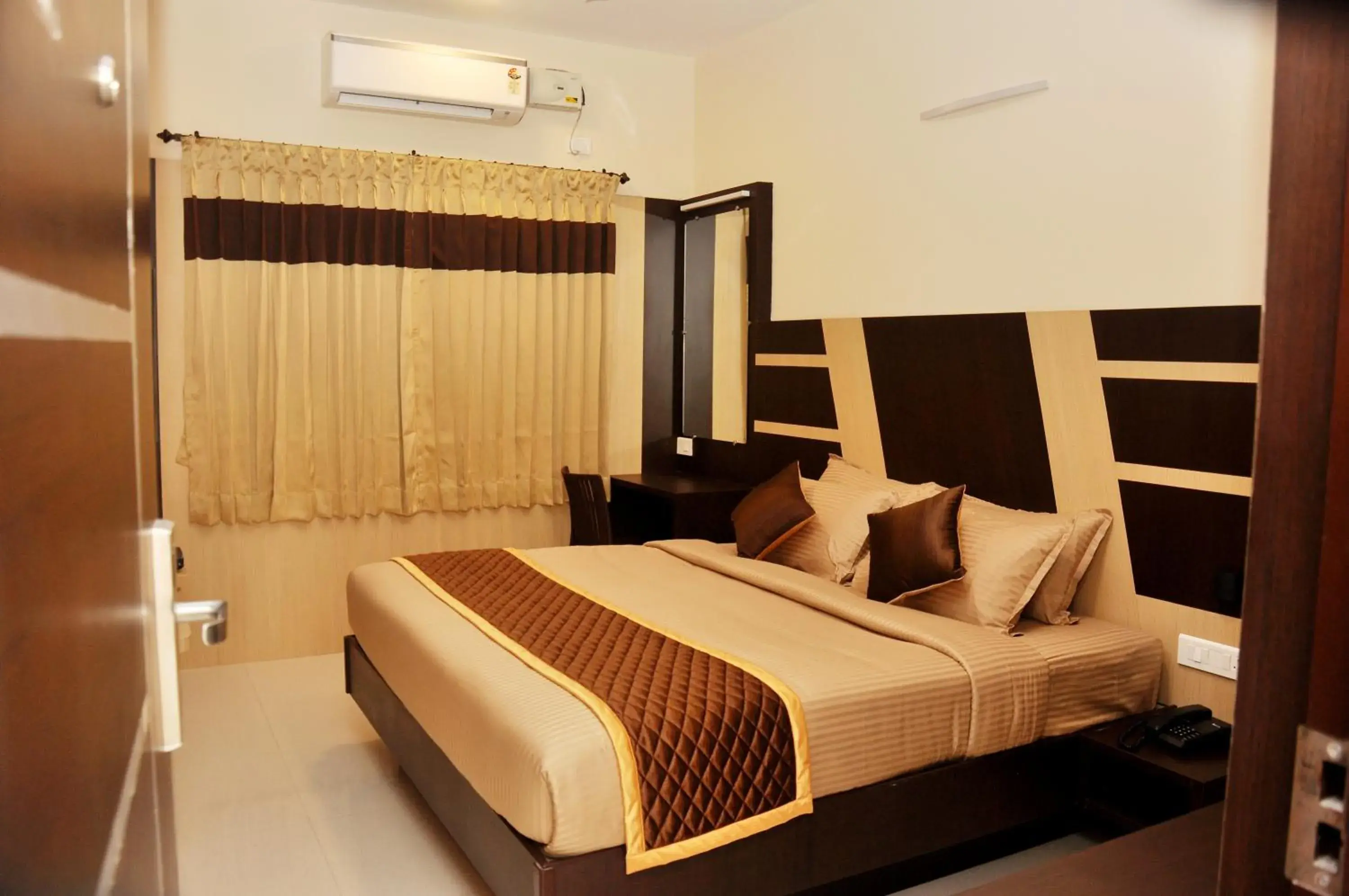 Deluxe Room - single occupancy in Harikrishna Park Deluxe Room - single occupancy in Harikrishna Park