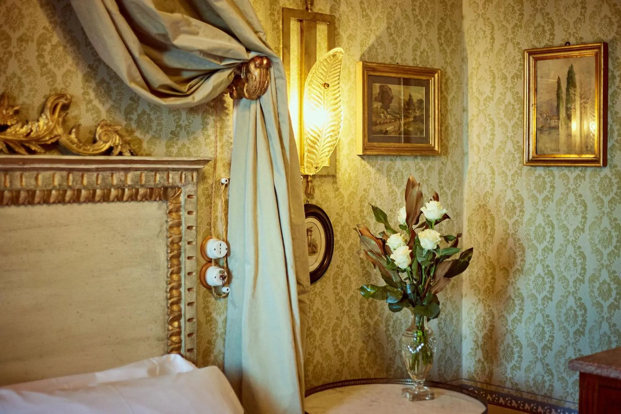 Bed in Palazzo Nobile di San Donato - Historic Experience