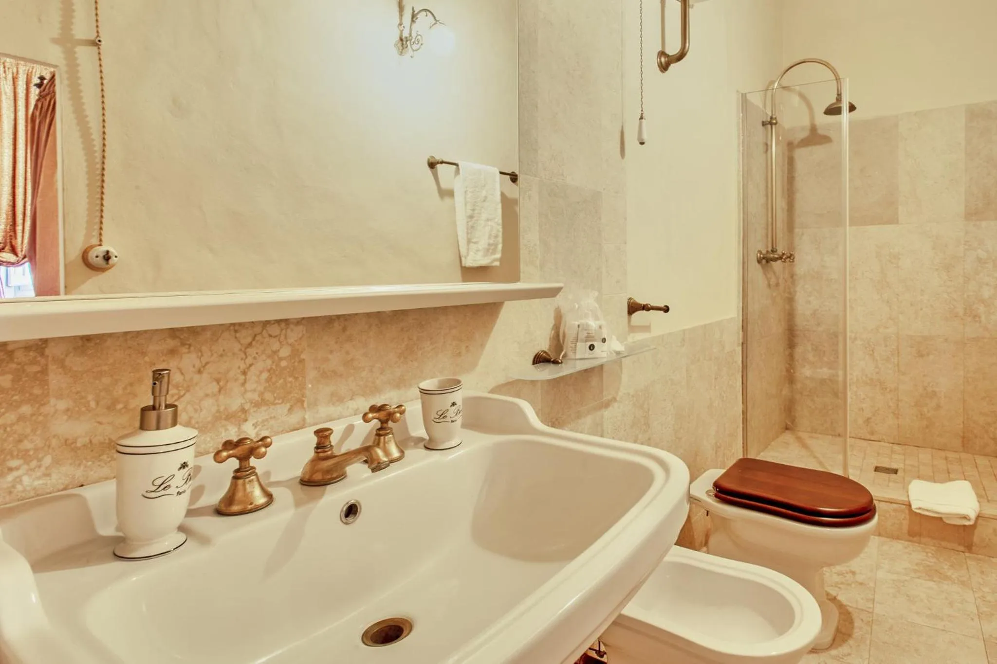 Shower in Palazzo Nobile di San Donato - Historic Experience