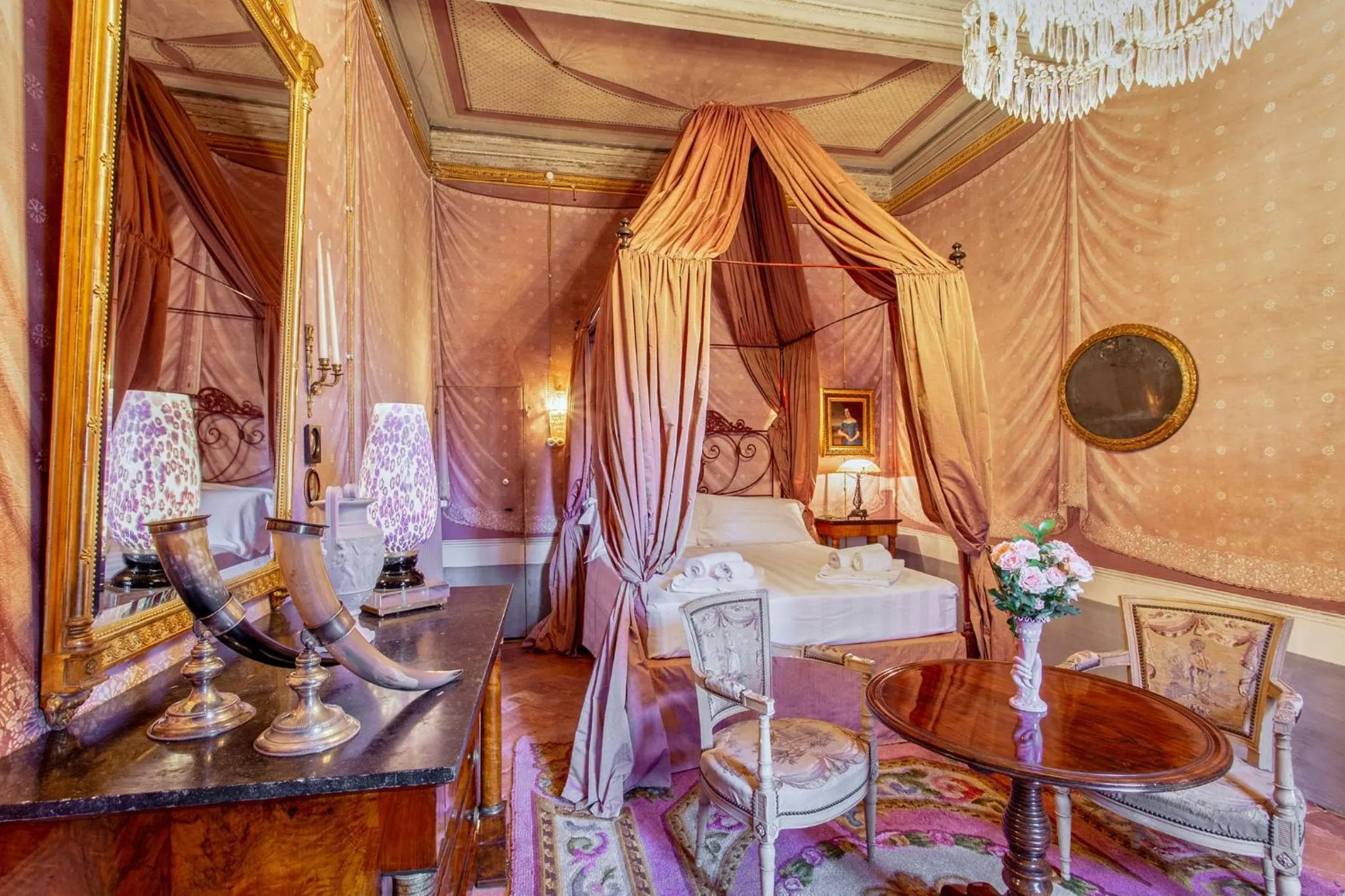 Bedroom in Palazzo Nobile di San Donato - Historic Experience