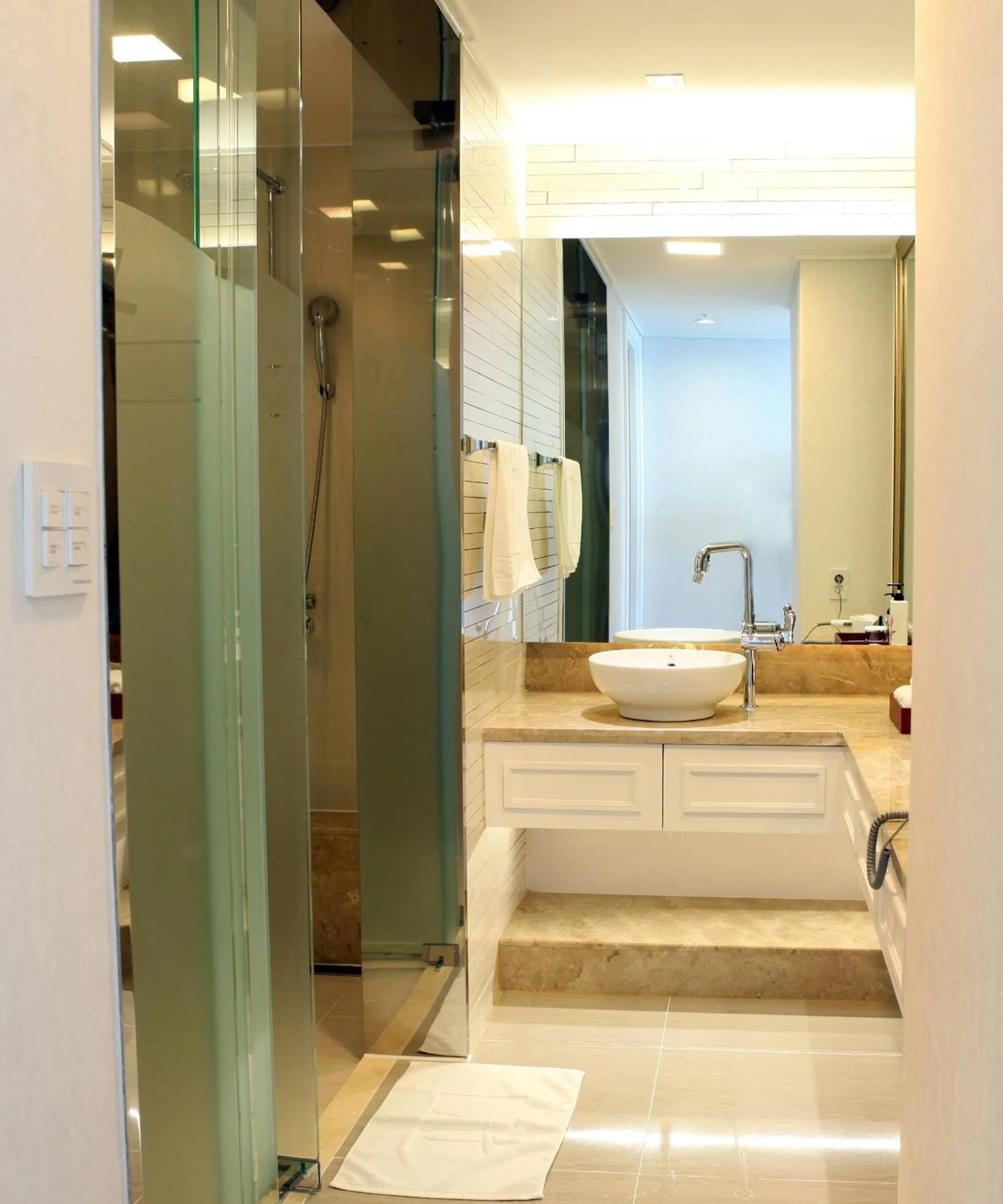 Decorative detail in Fontana Beach Hotel