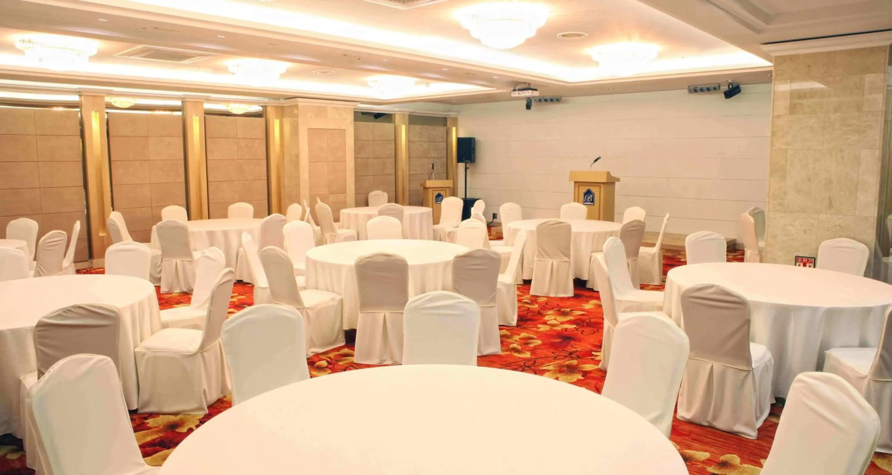 Banquet/Function facilities in Fontana Beach Hotel