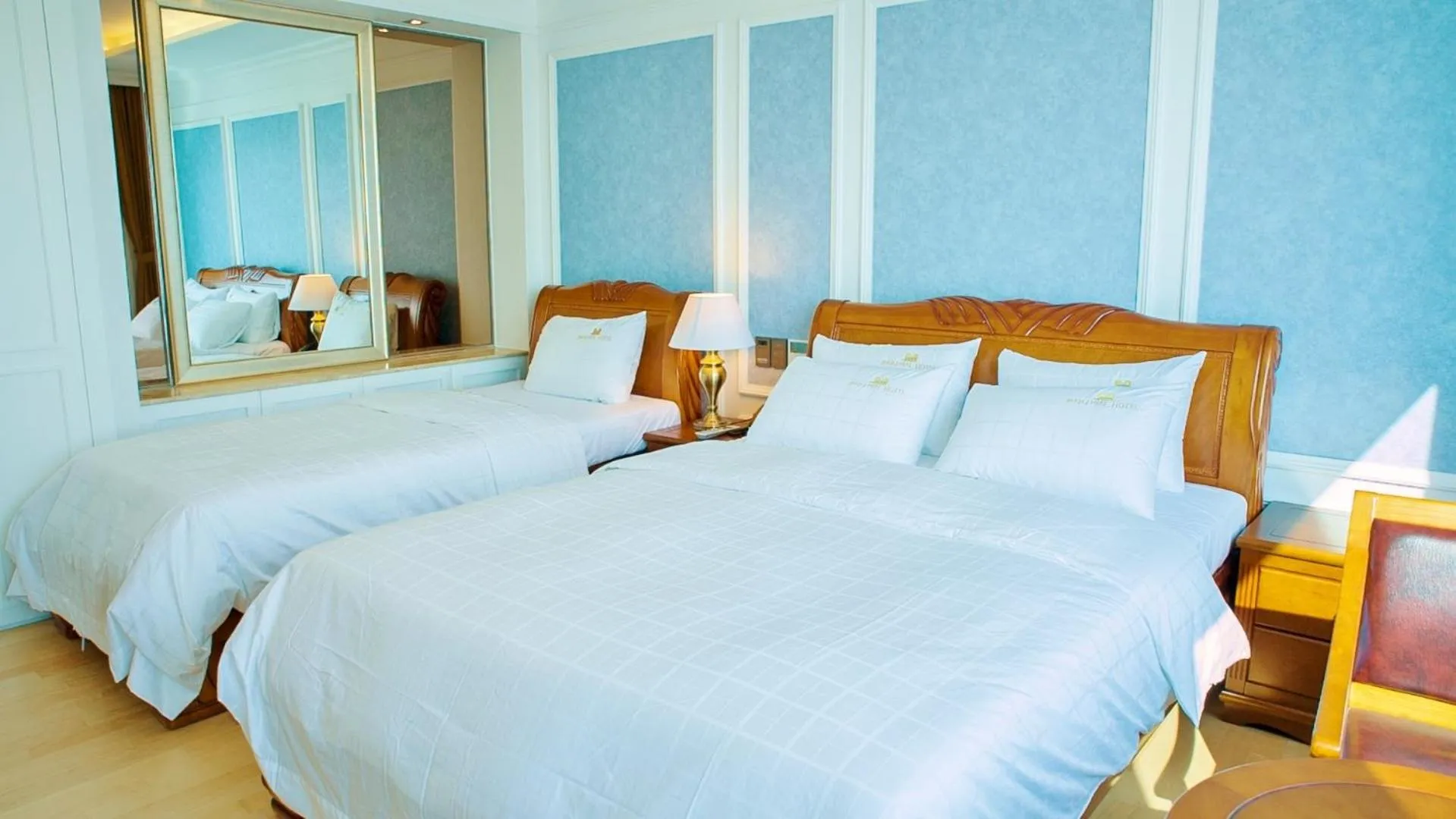 Other, Bed in Fontana Beach Hotel