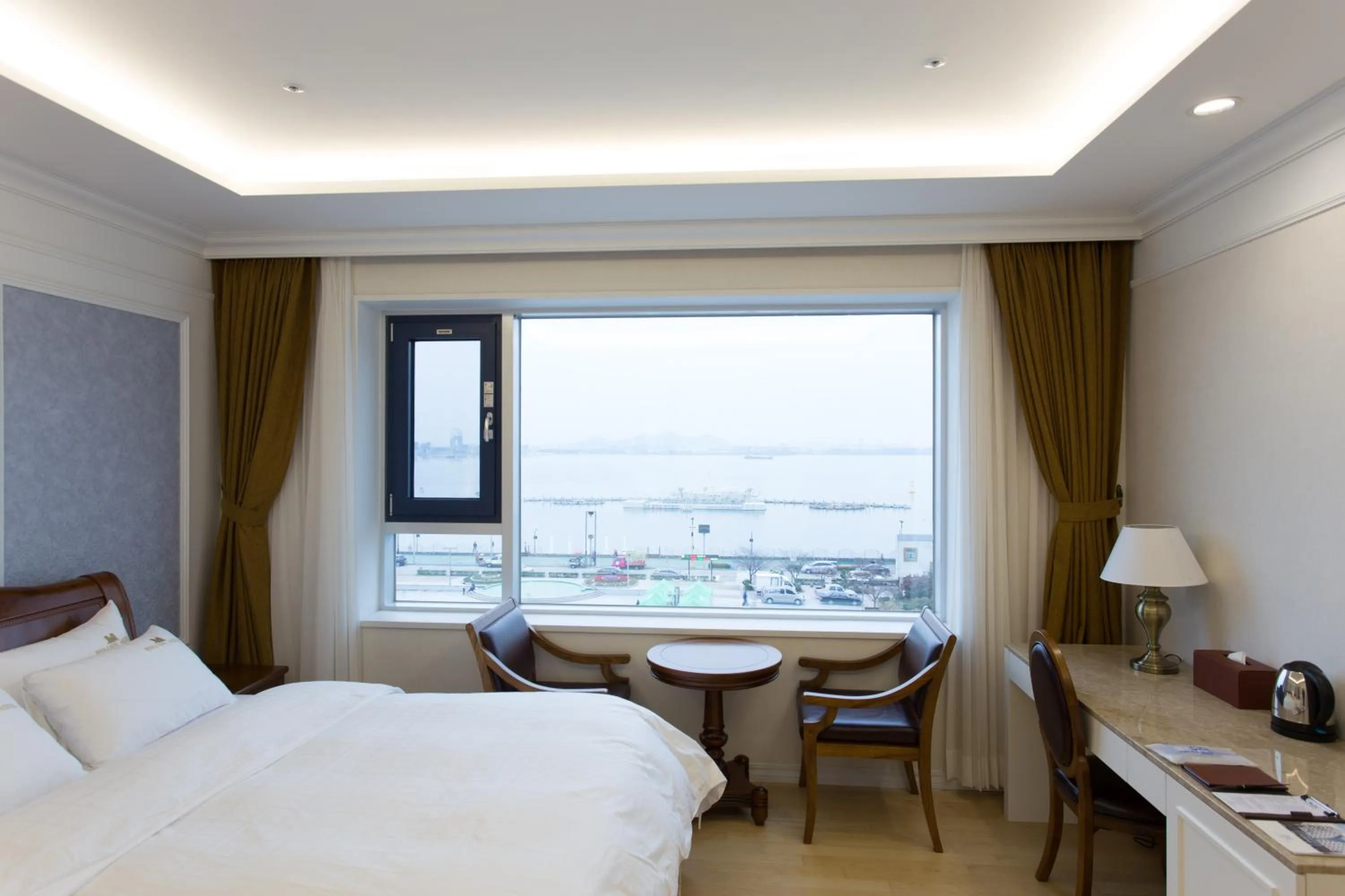 View (from property/room), Bed in Fontana Beach Hotel