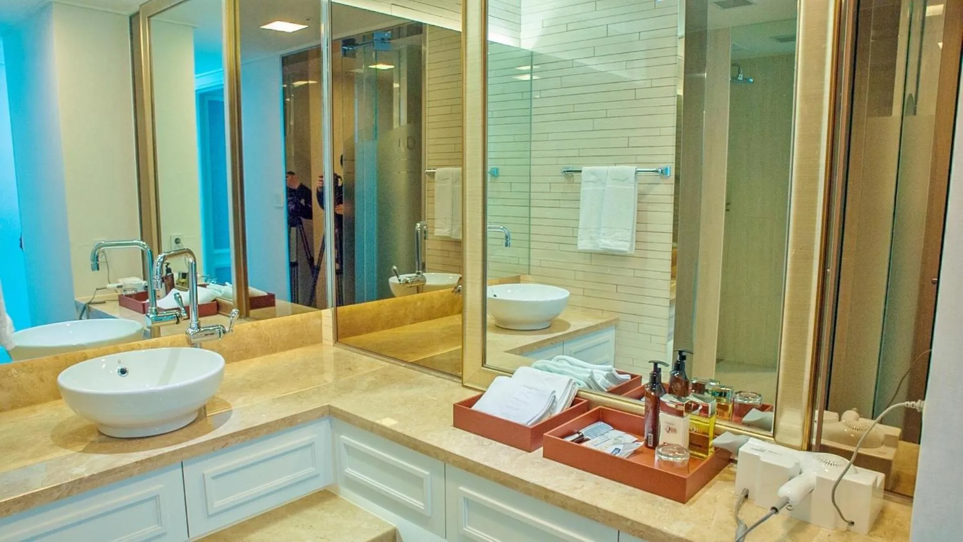 Decorative detail in Fontana Beach Hotel