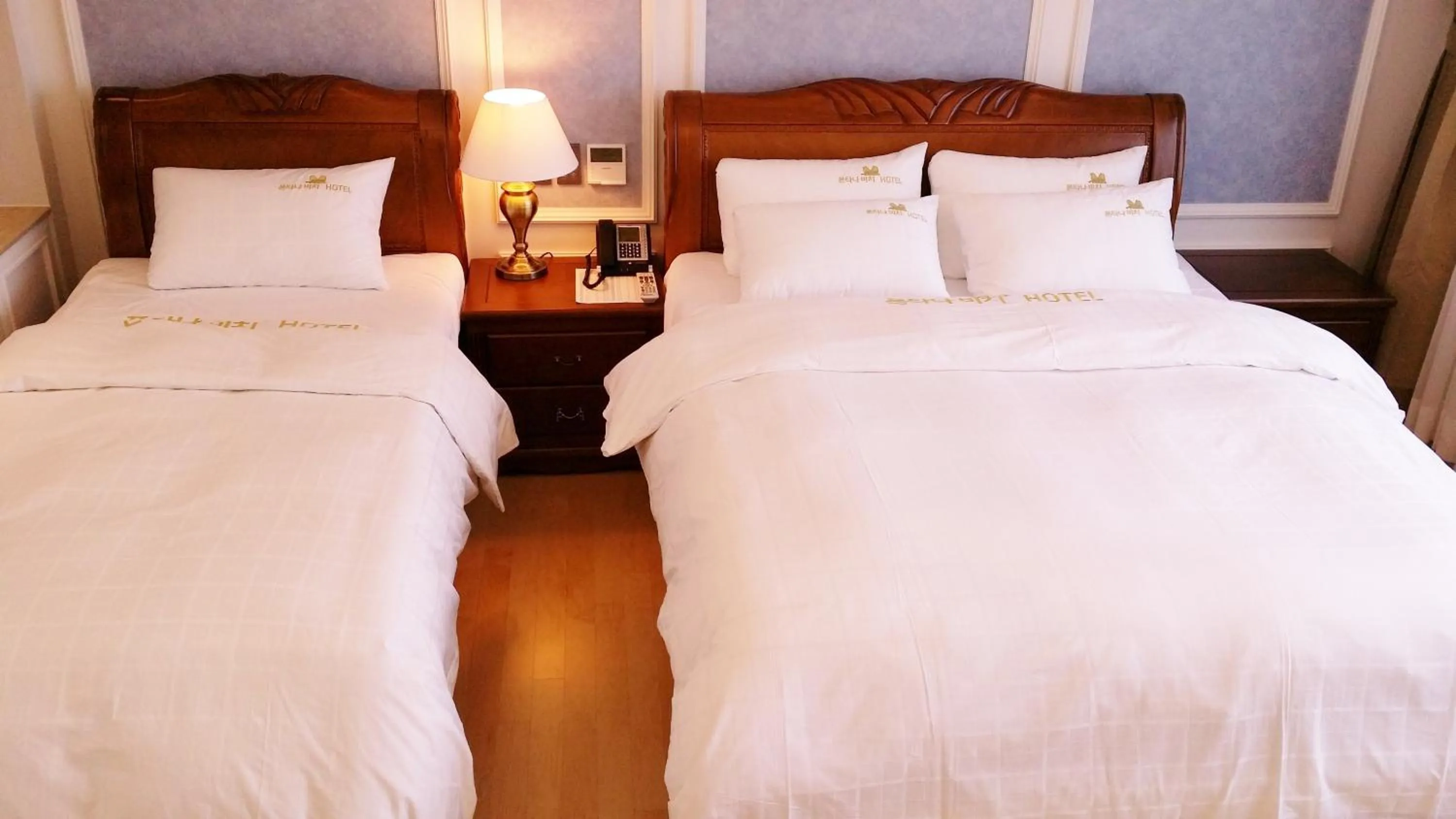 Photo of the whole room, Bed in Fontana Beach Hotel