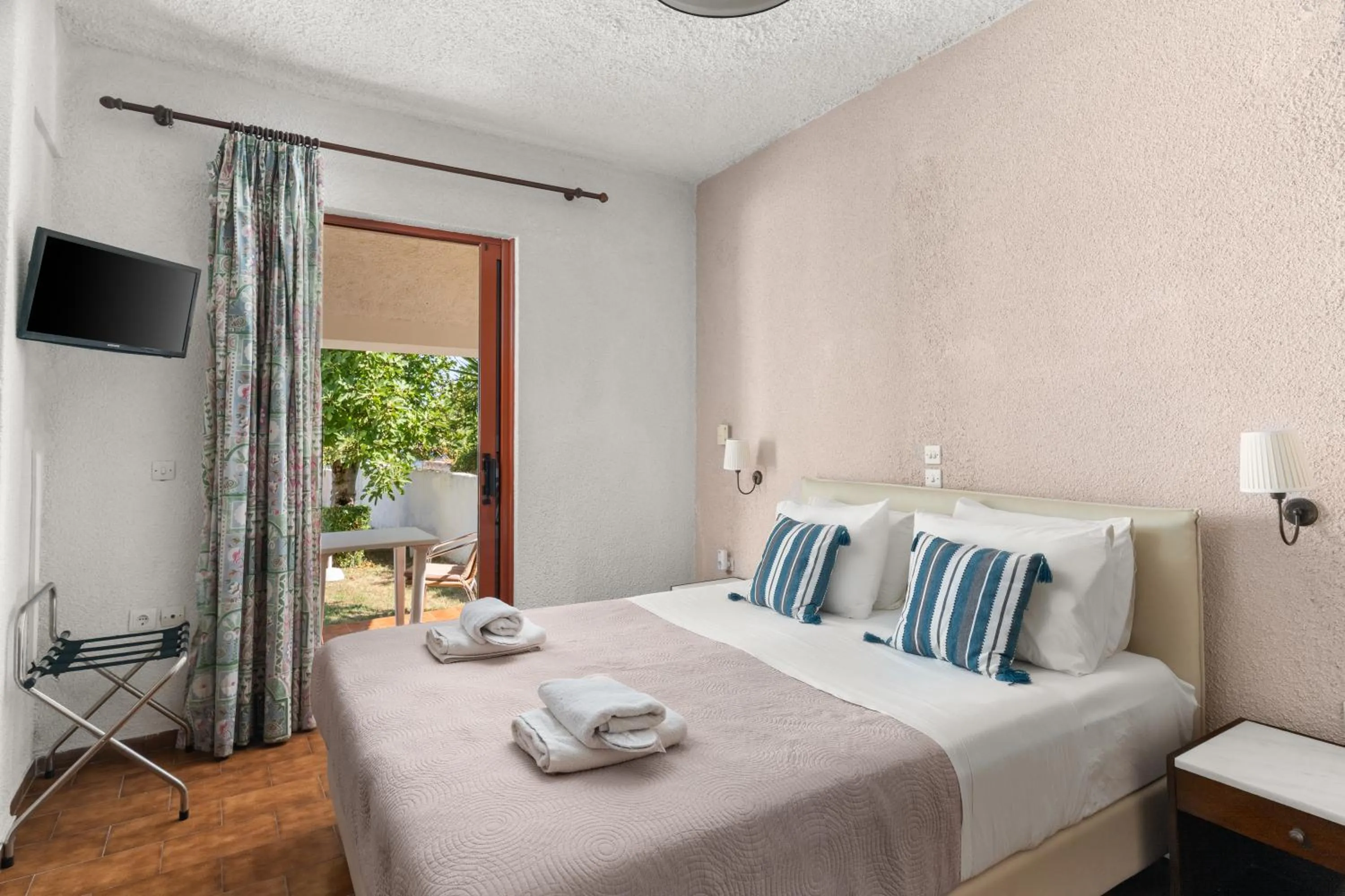 Bedroom, Bed in Iliessa Beach Hotel