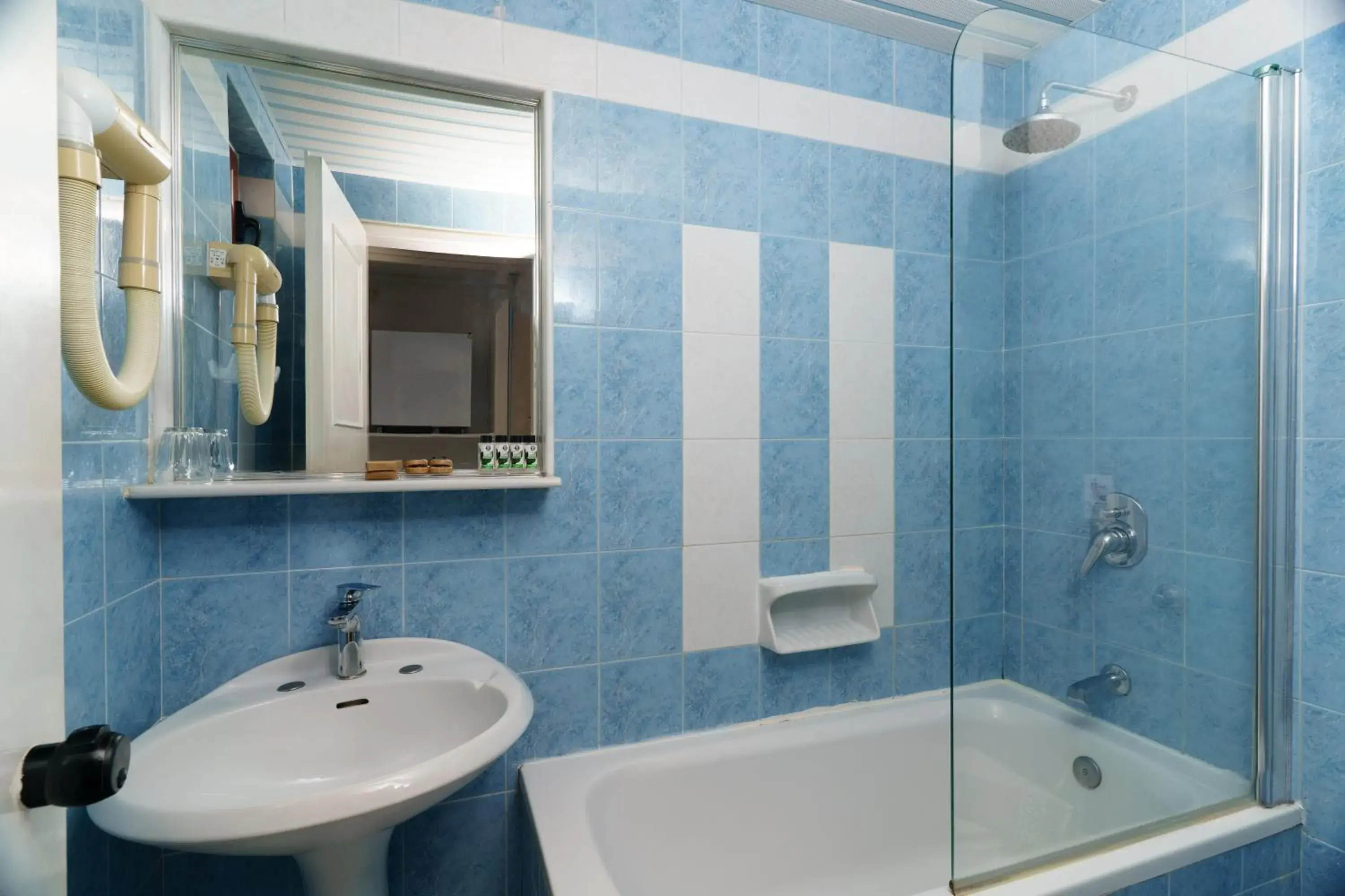 Double or Twin Room with Pool View in Iliessa Beach Hotel Double or Twin Room with Pool View in Iliessa Beach Hotel