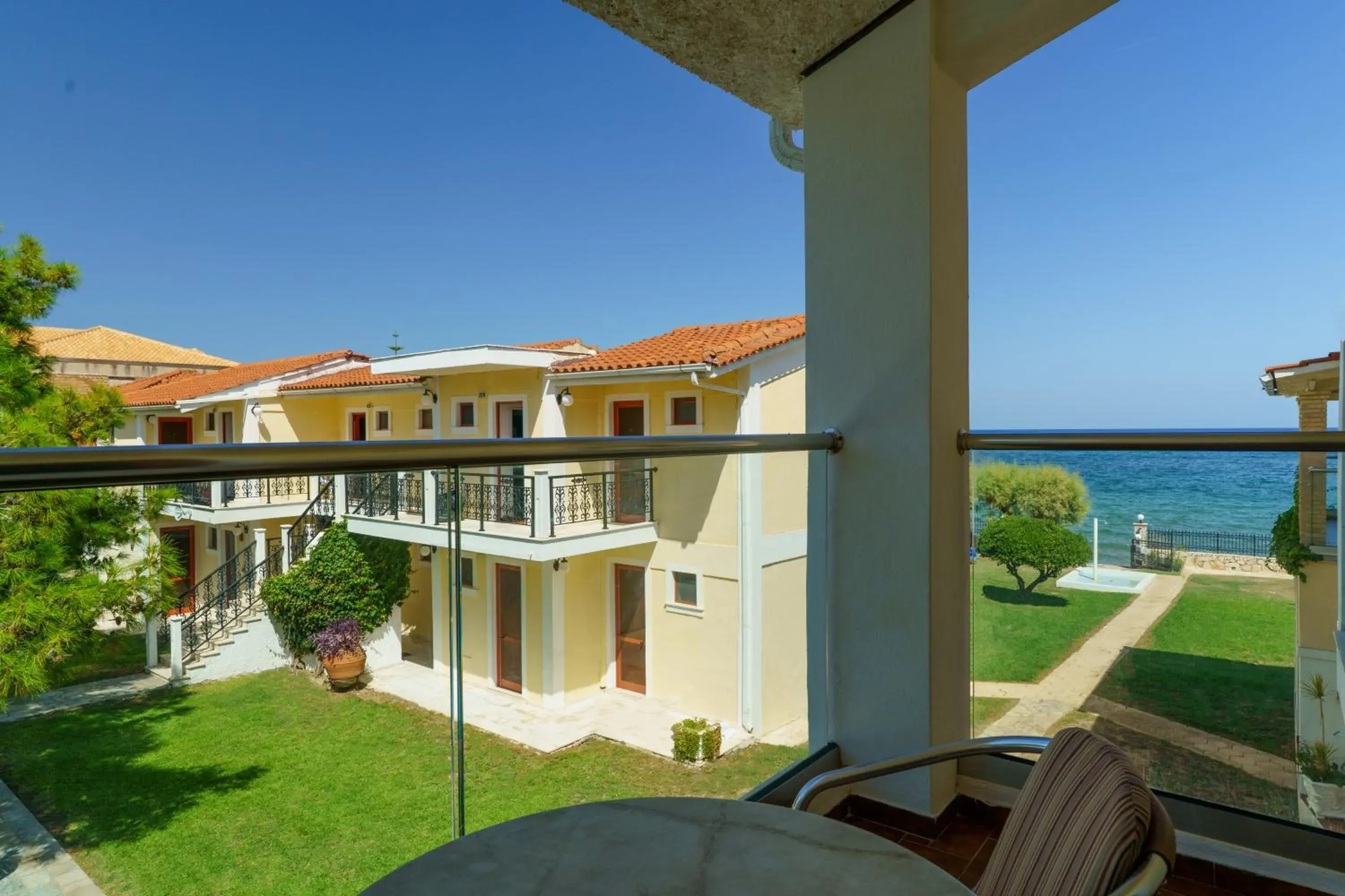 Double or Twin Room with Side Sea View in Iliessa Beach Hotel Double or Twin Room with Side Sea View in Iliessa Beach Hotel