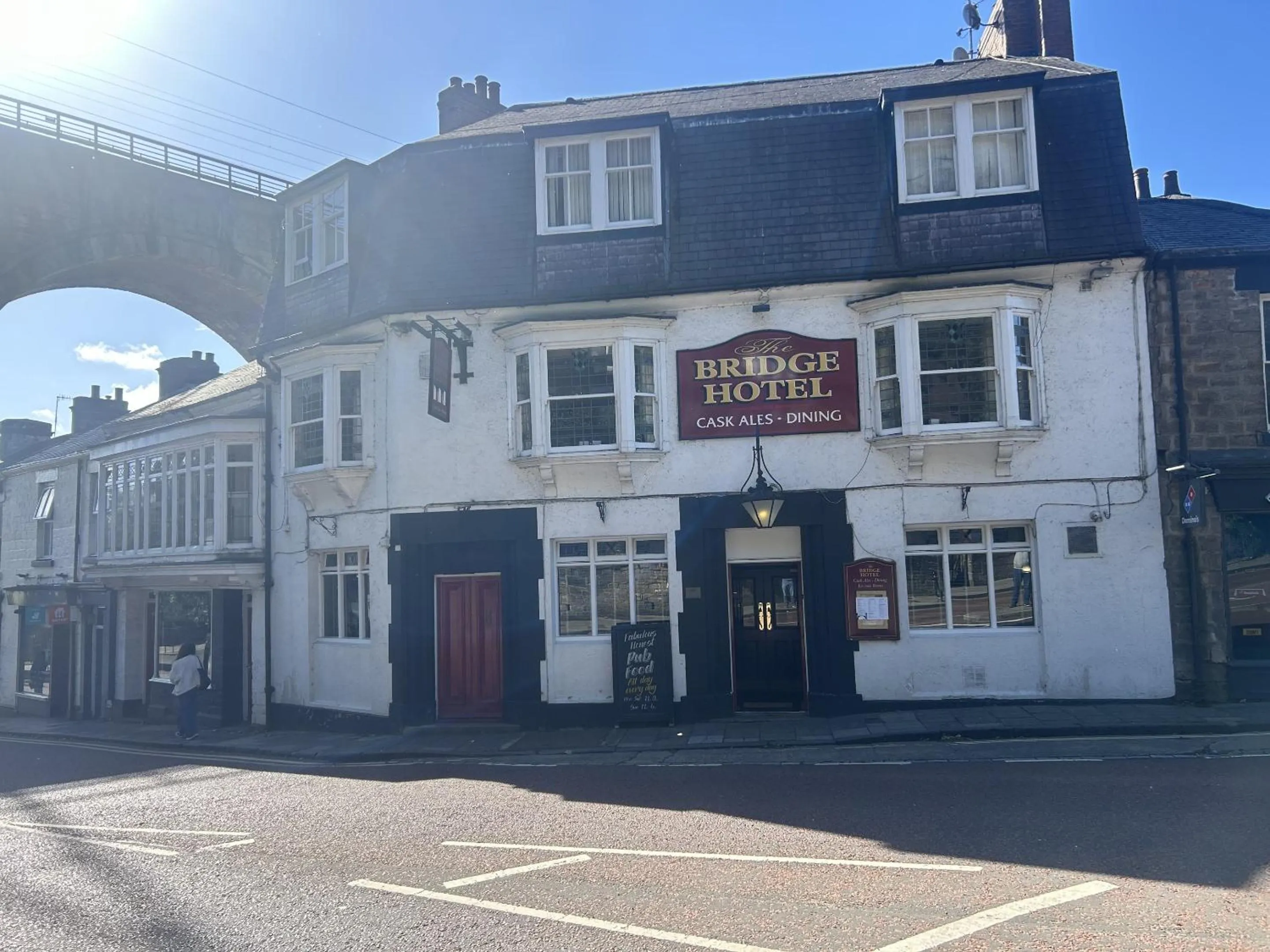 Facade/entrance in The Bridge Hotel