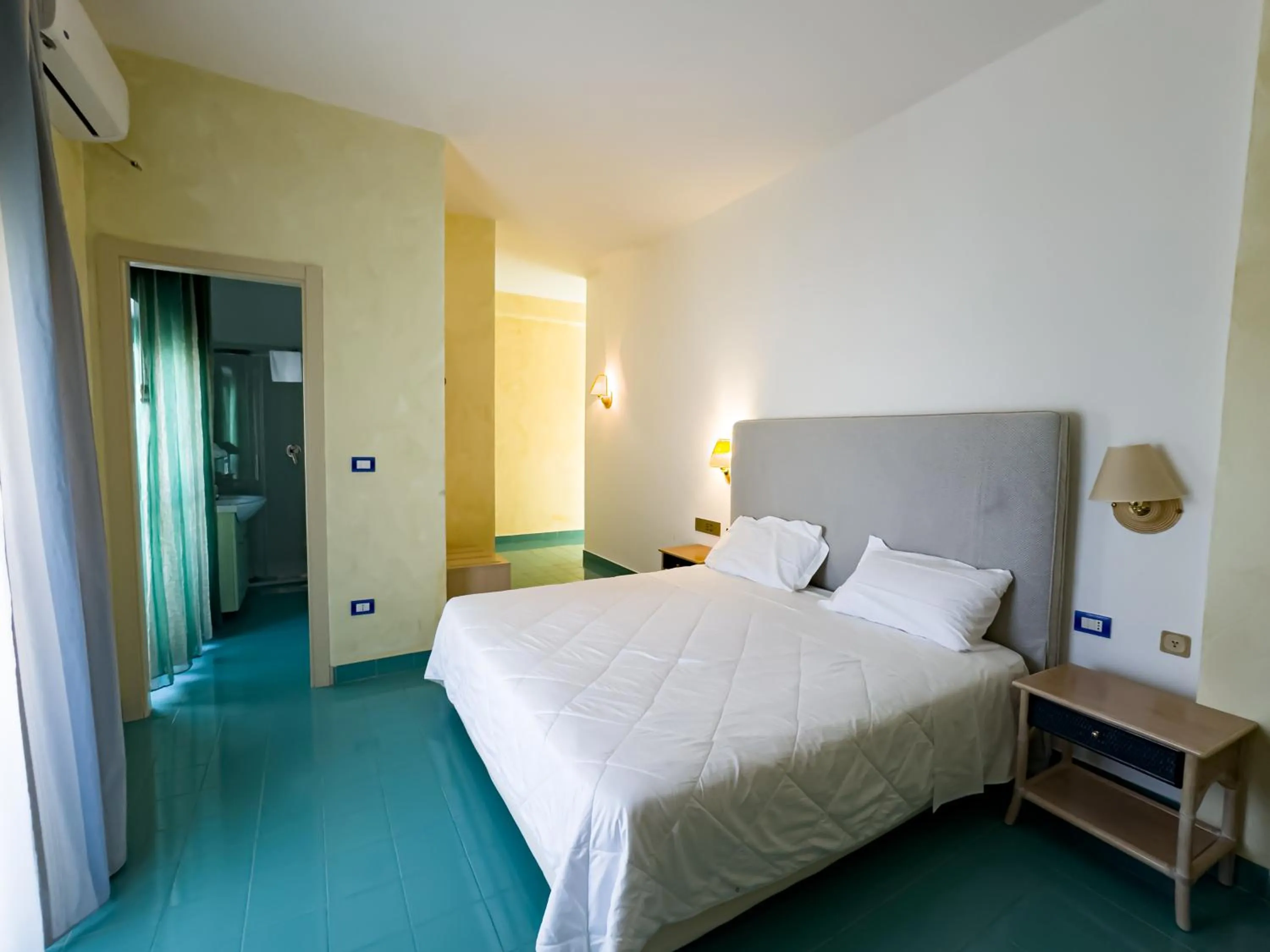 Bed in Apulia Hotel Baia dei Faraglioni Resort