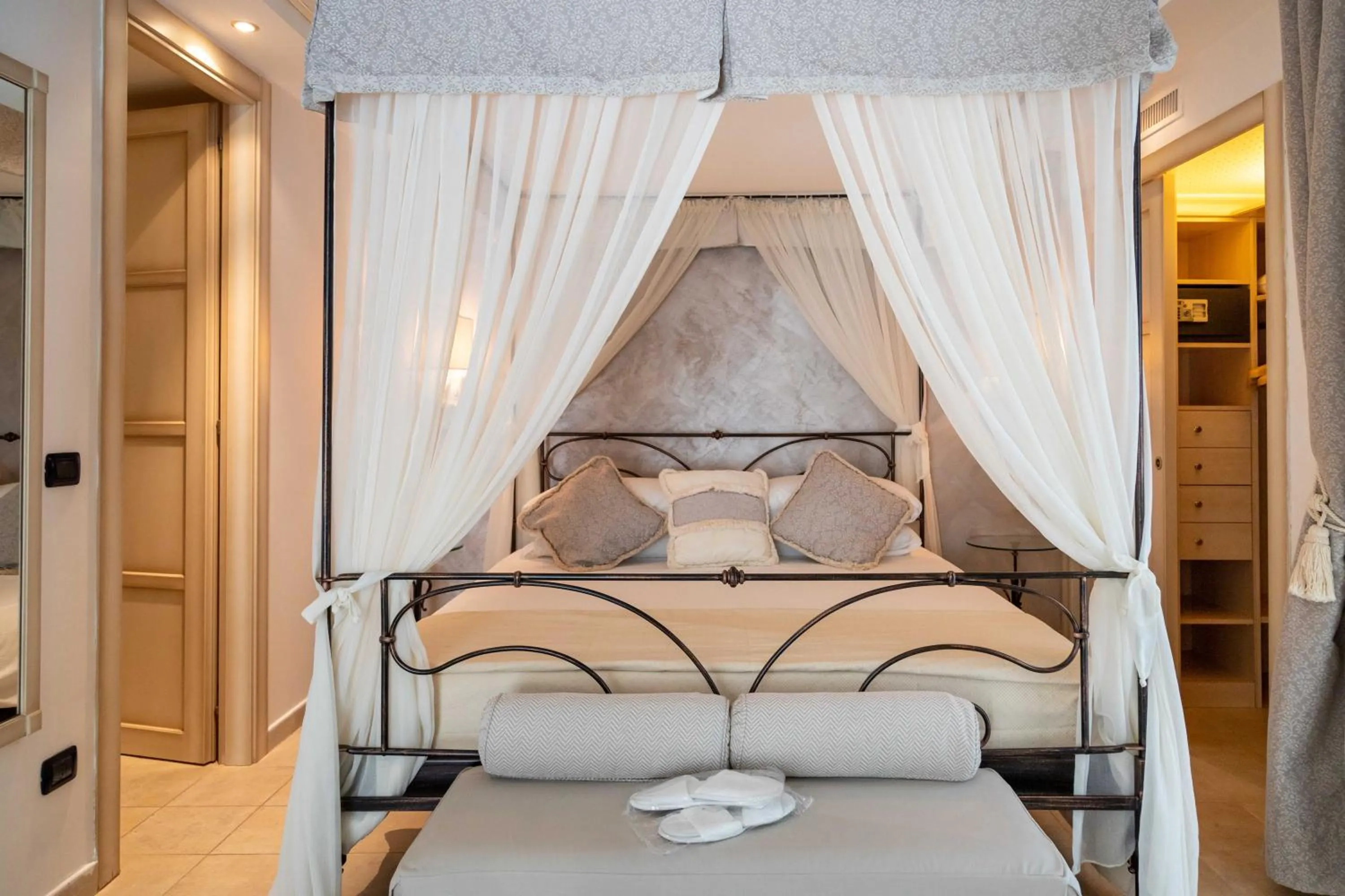 Bed in AH Premium Baia dei Faraglioni