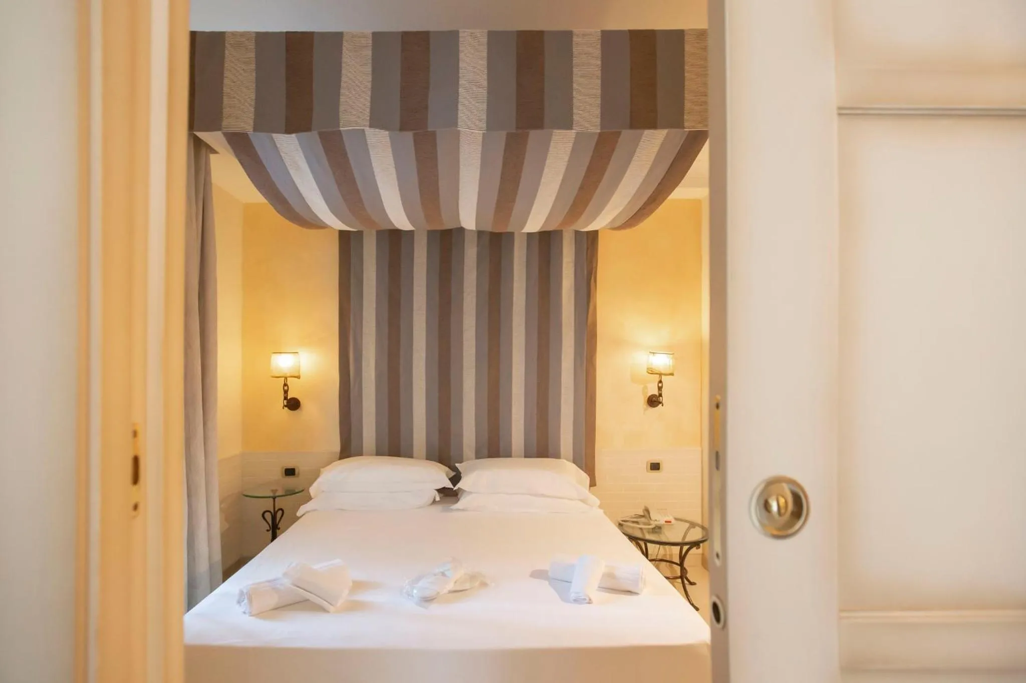 Bed in AH Premium Baia dei Faraglioni