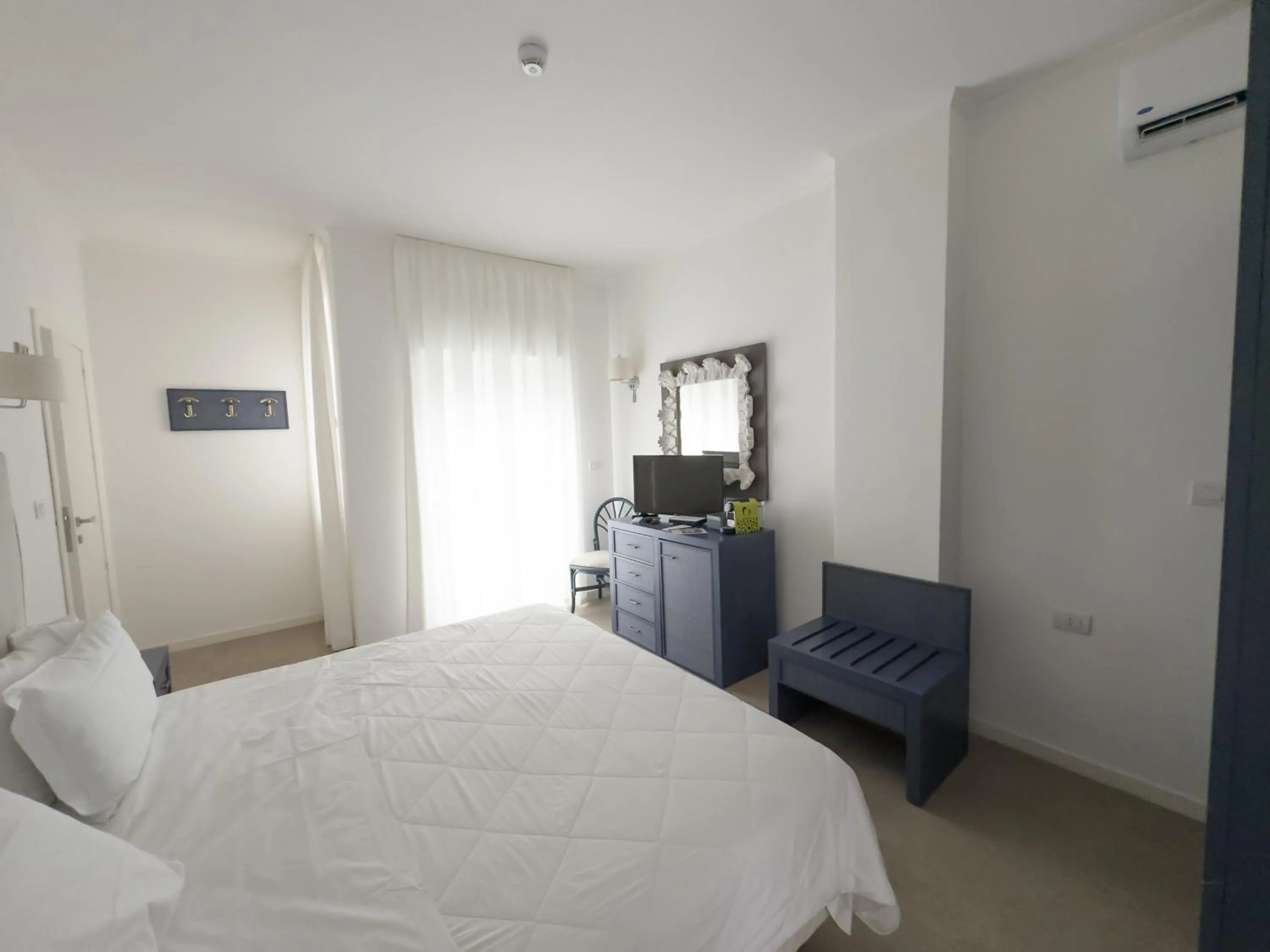 Bed in Apulia Hotel Baia dei Faraglioni Resort