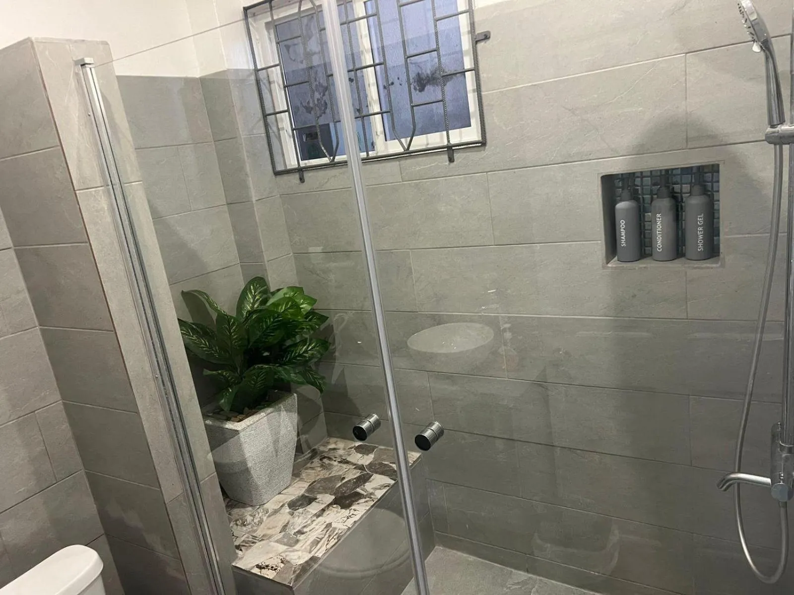 Apartment in Clavier's- AirCon- Seaside- FamilyFriendly