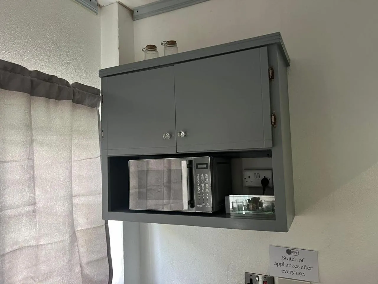 microwave in Clavier's- AirCon- Seaside- FamilyFriendly