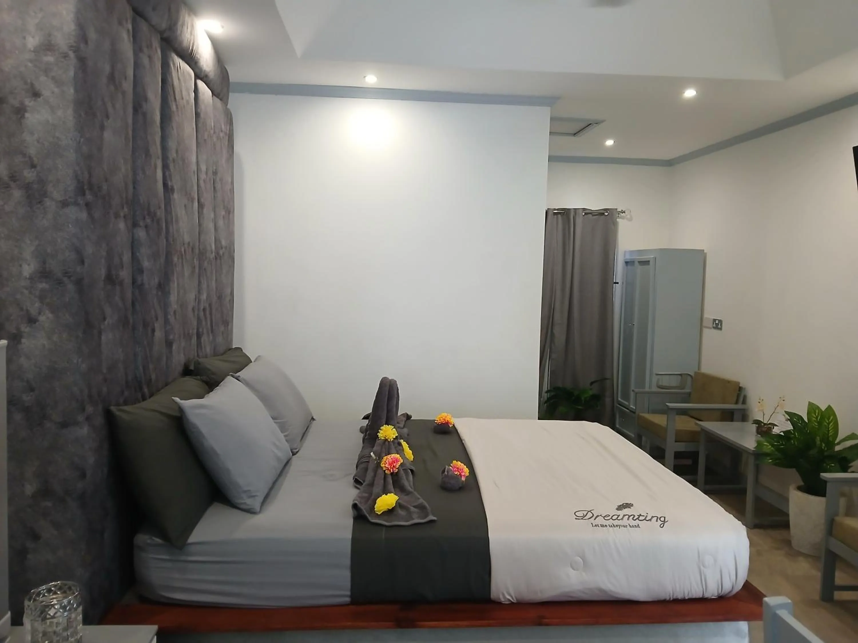 Bed in Clavier's- AirCon- Seaside- FamilyFriendly