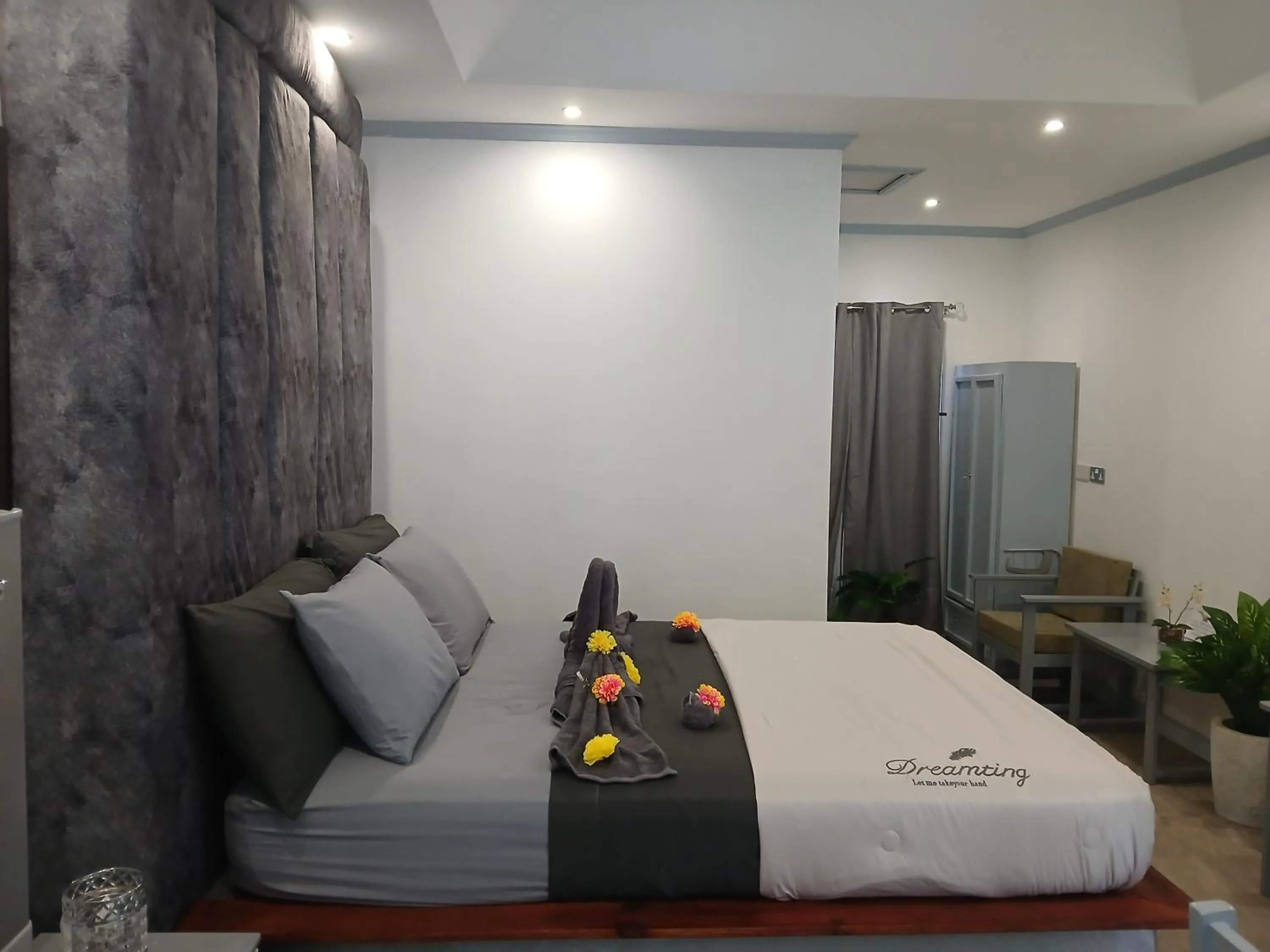 Bed in Clavier's- AirCon- Seaside- FamilyFriendly