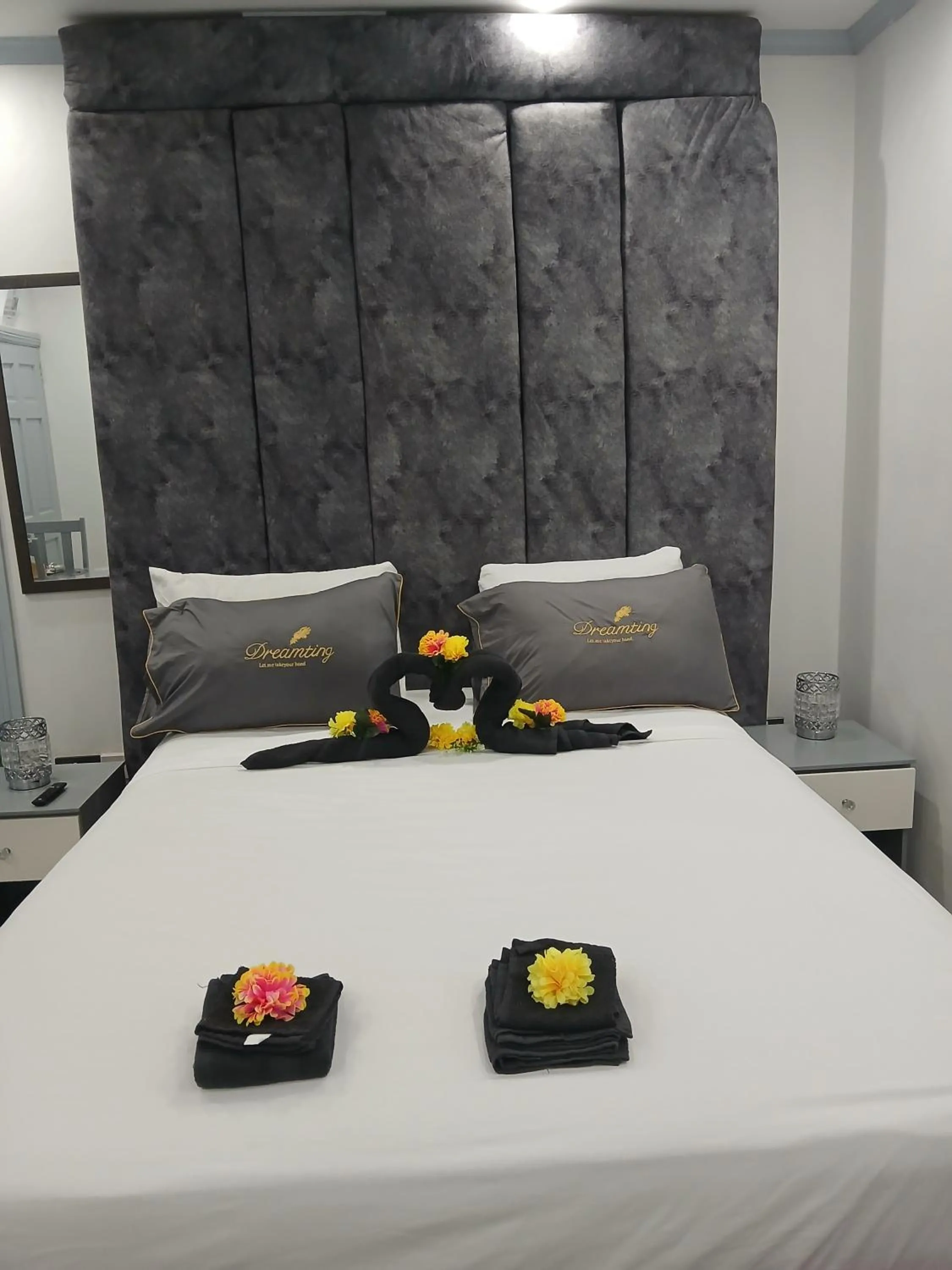 Bed in Clavier's- AirCon- Seaside- FamilyFriendly