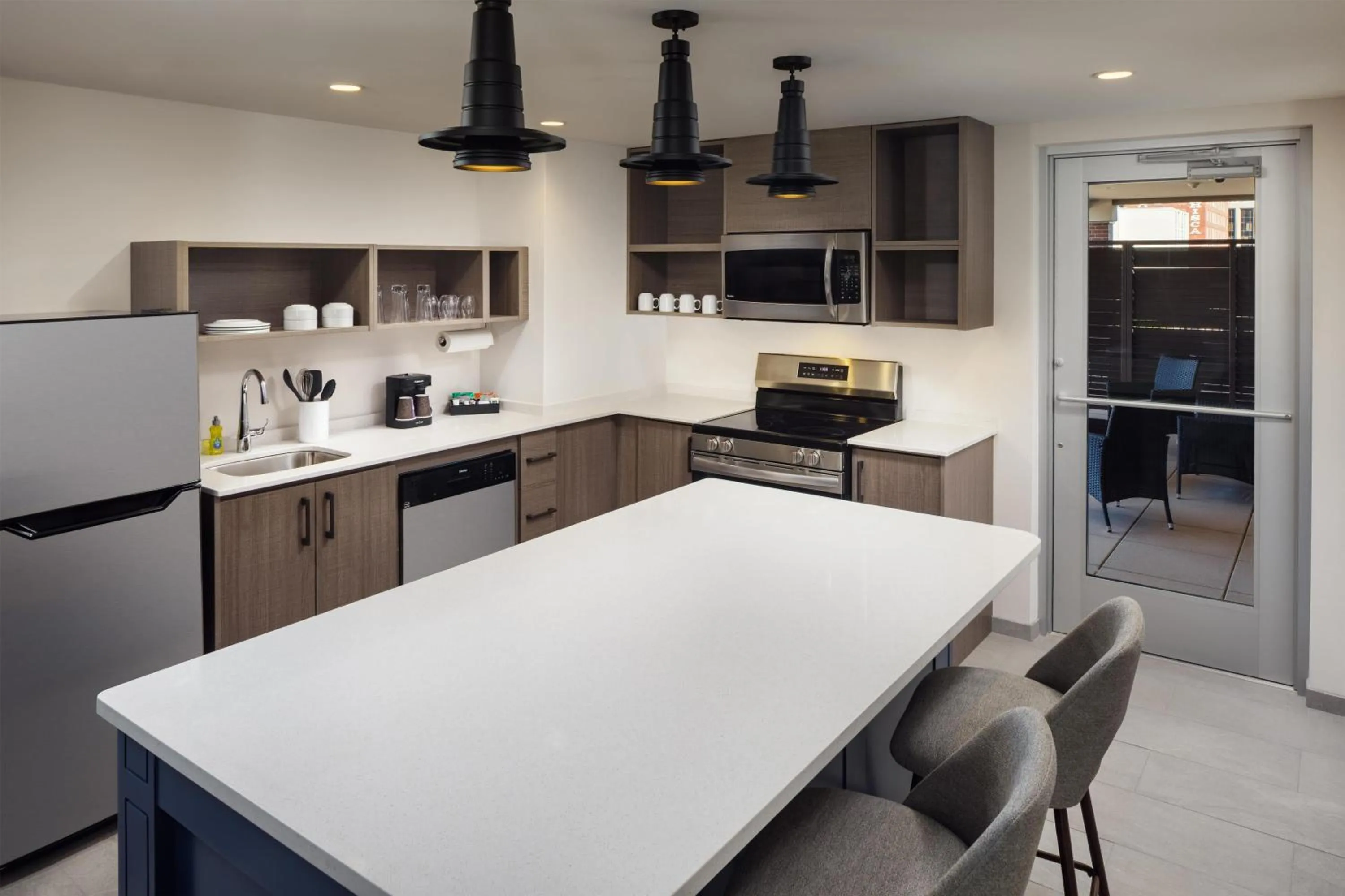 Kitchen or kitchenette in Home2 Suites By Hilton Memphis Downtown