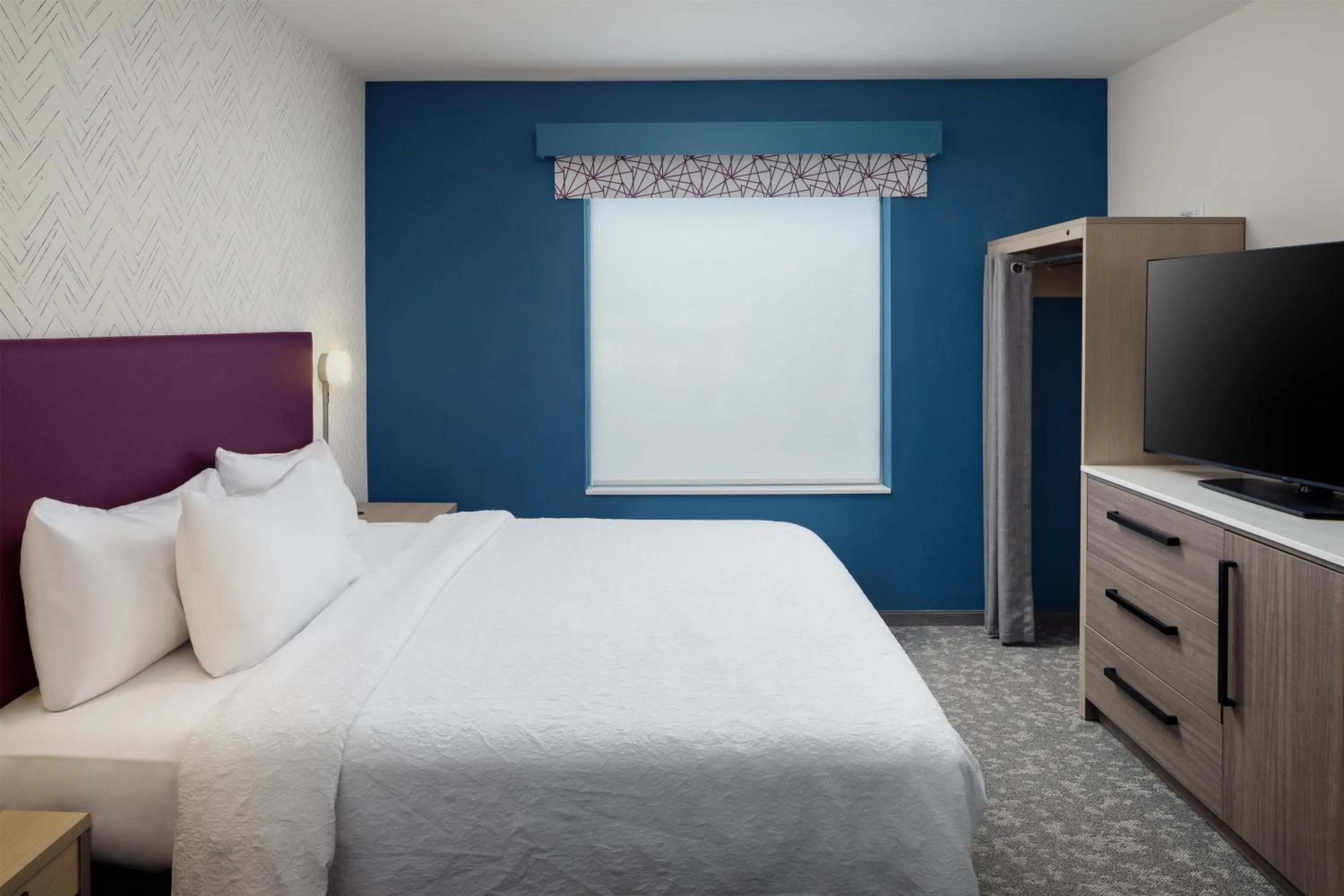 Bed in Home2 Suites By Hilton Memphis Downtown