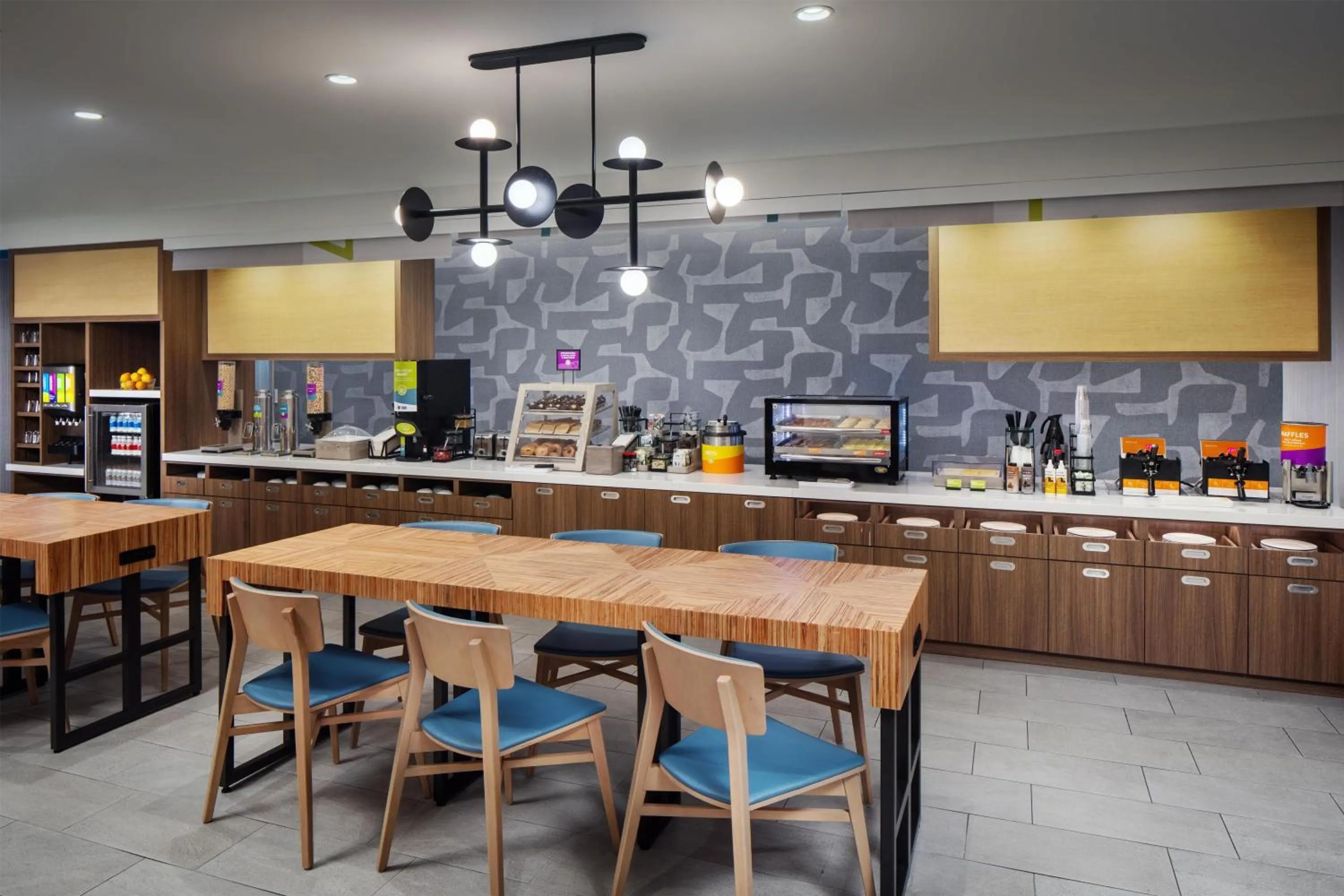 Breakfast in Home2 Suites By Hilton Memphis Downtown