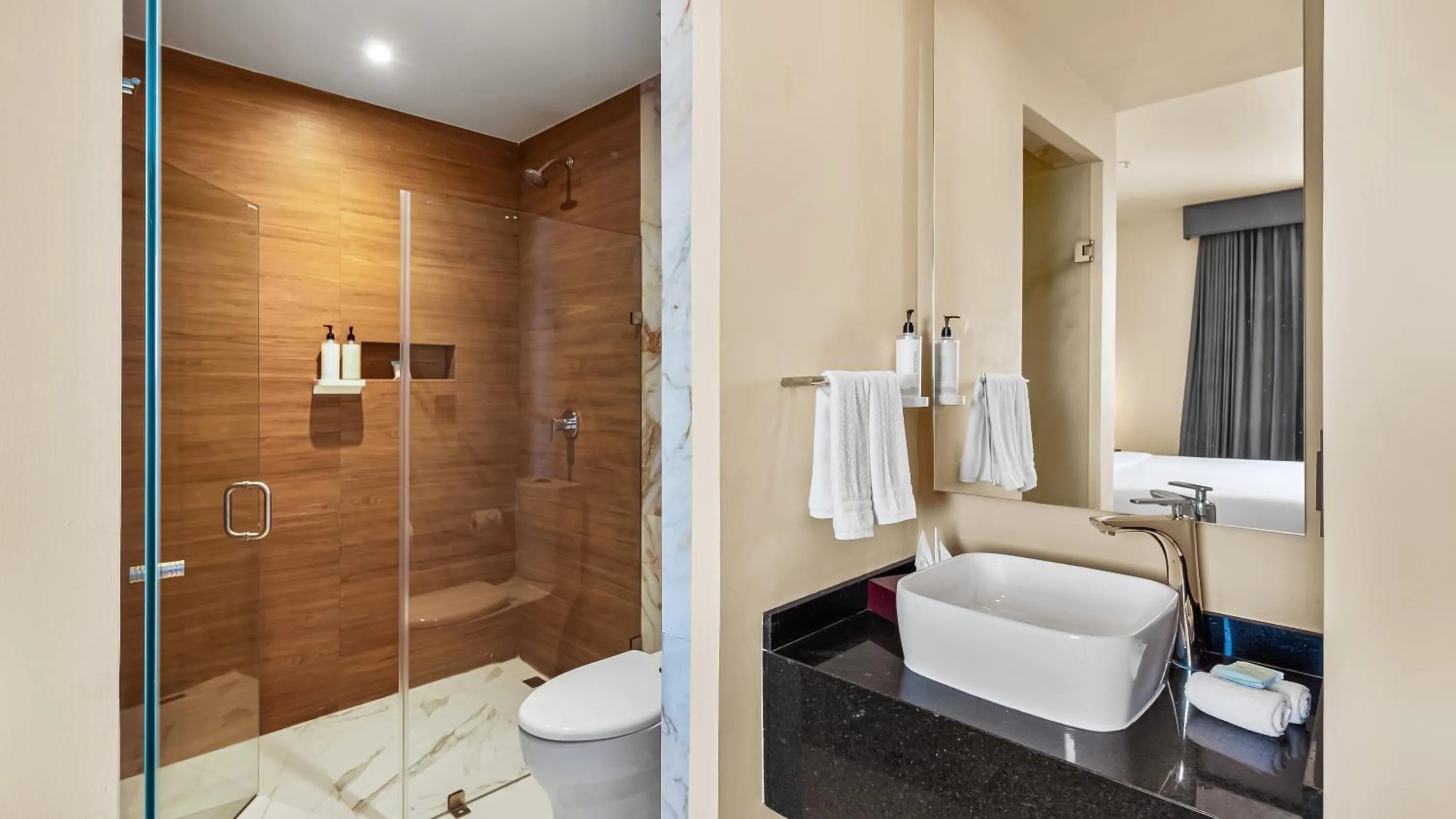 Bathroom in Hampton By Hilton Queretaro Juriquilla