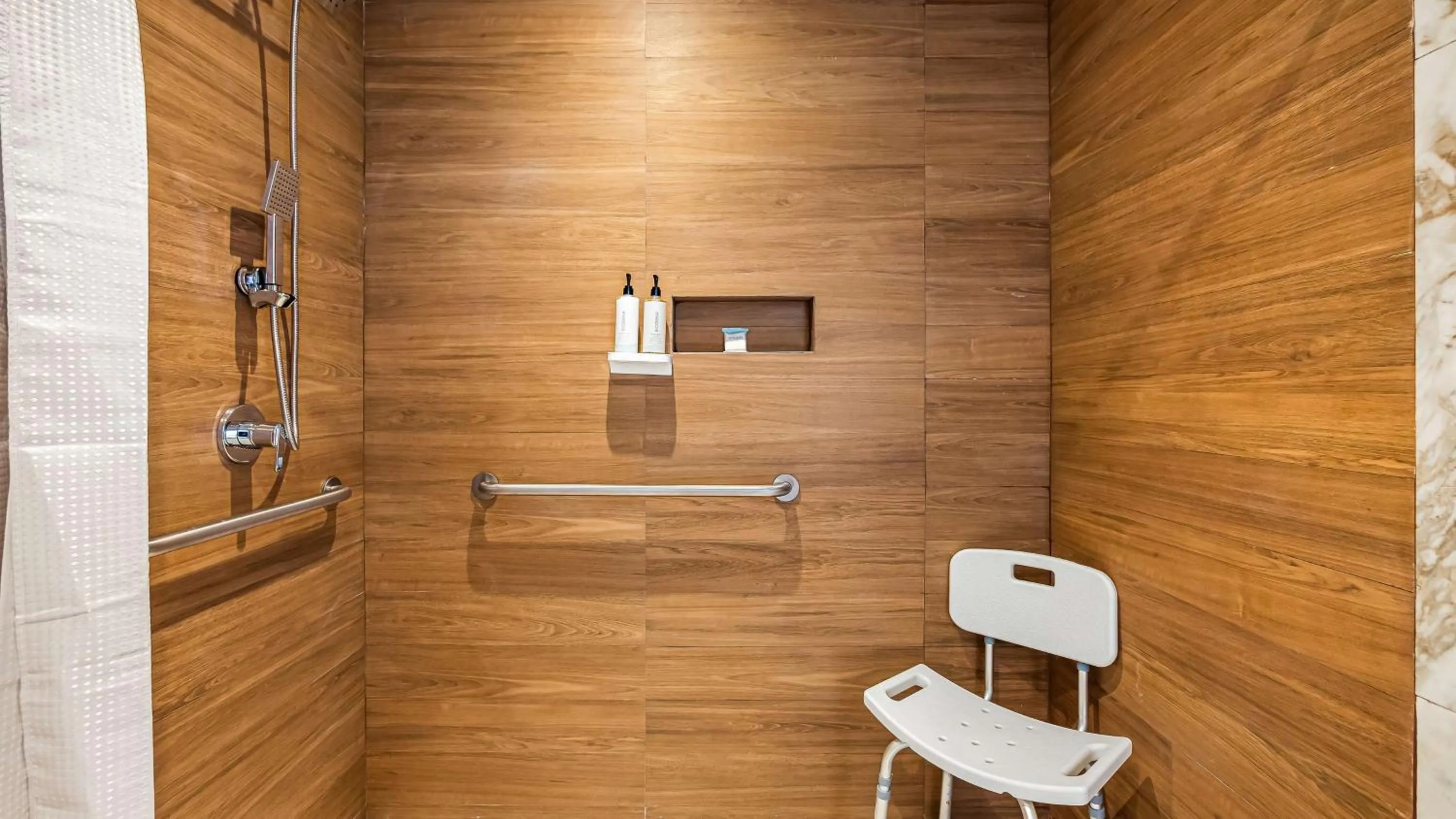 Bathroom in Hampton By Hilton Queretaro Juriquilla