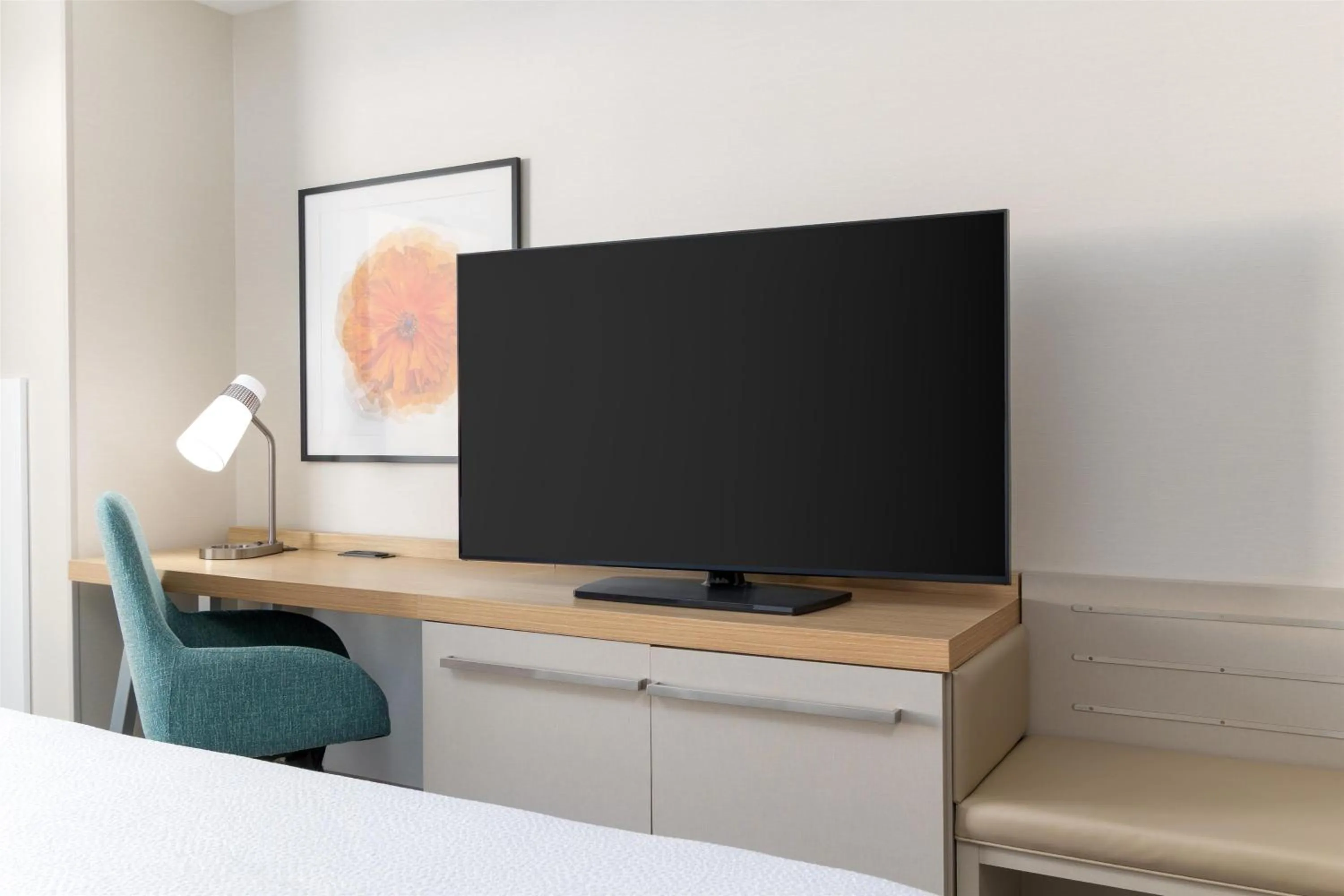 Bedroom, Bed in Hilton Garden Inn Walnut Creek