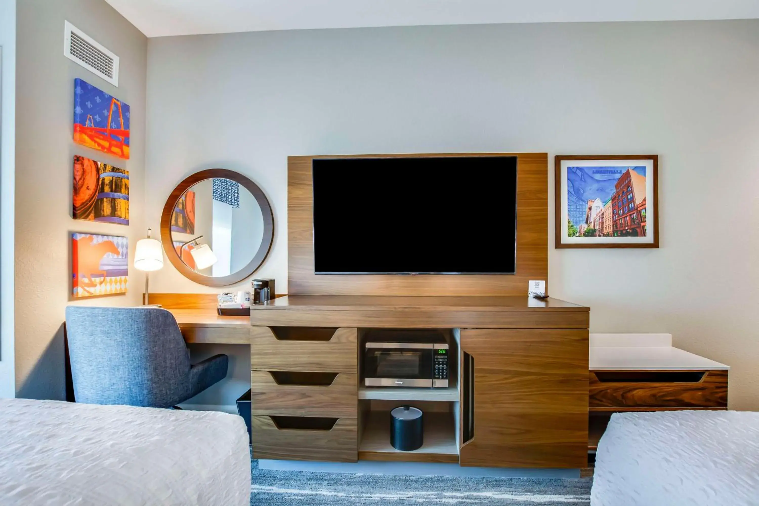 Bedroom, Bed in Hampton Inn & Suites By Hilton Louisville East Oxmoor Bedroom, Bed in Hampton Inn & Suites By Hilton Louisville East Oxmoor