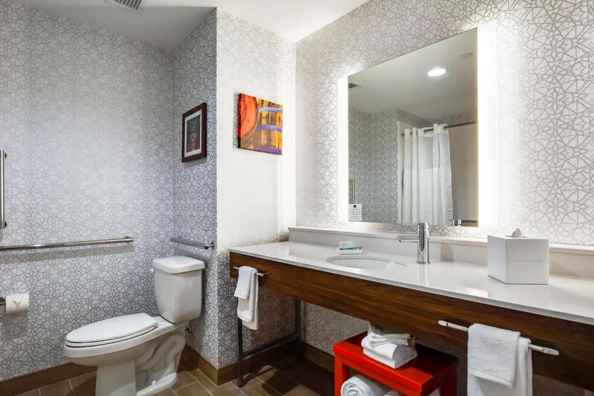 Bathroom in Hampton Inn & Suites By Hilton Louisville East Oxmoor Bathroom in Hampton Inn & Suites By Hilton Louisville East Oxmoor