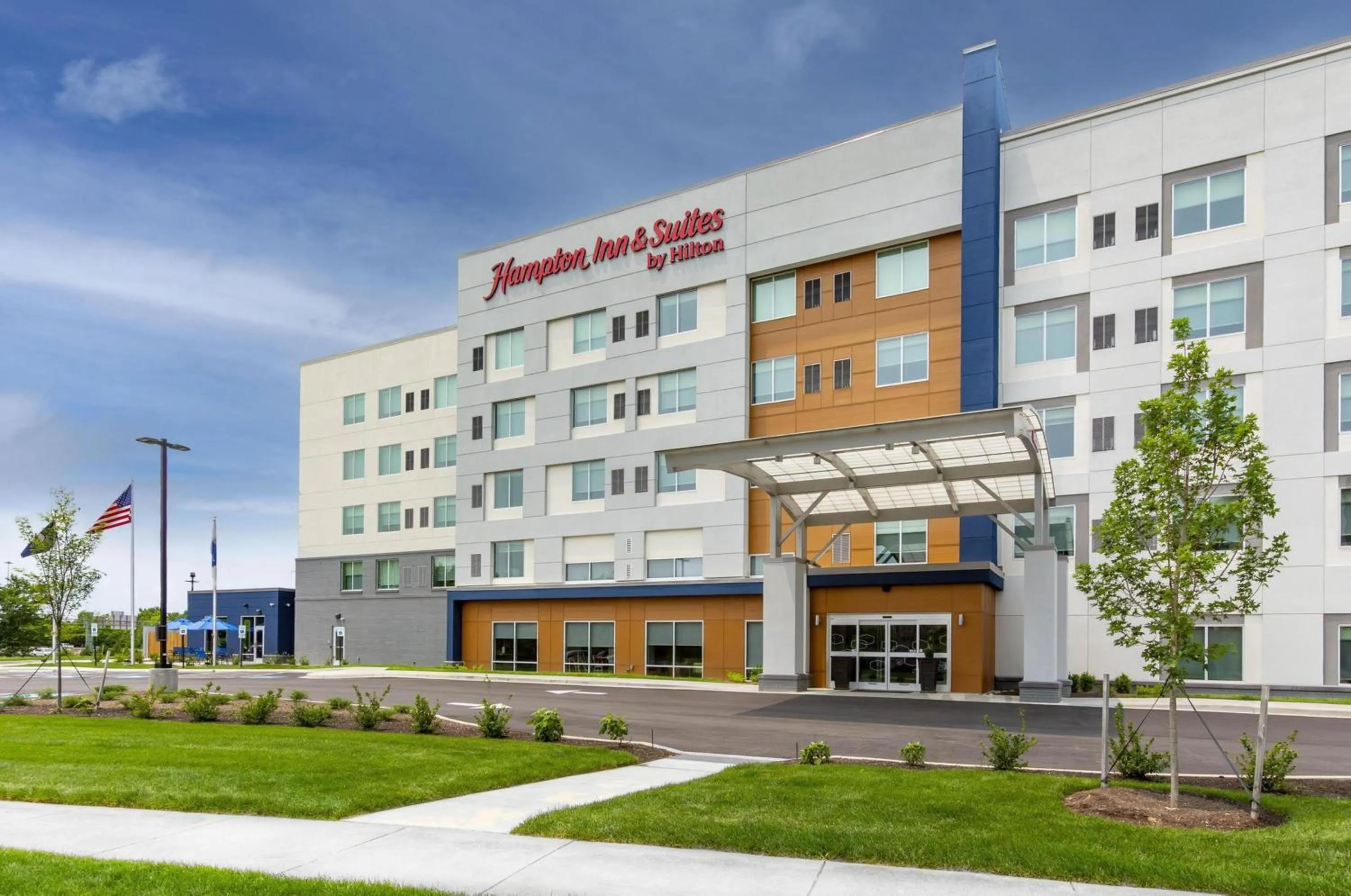 Property building in Hampton Inn & Suites By Hilton Louisville East Oxmoor