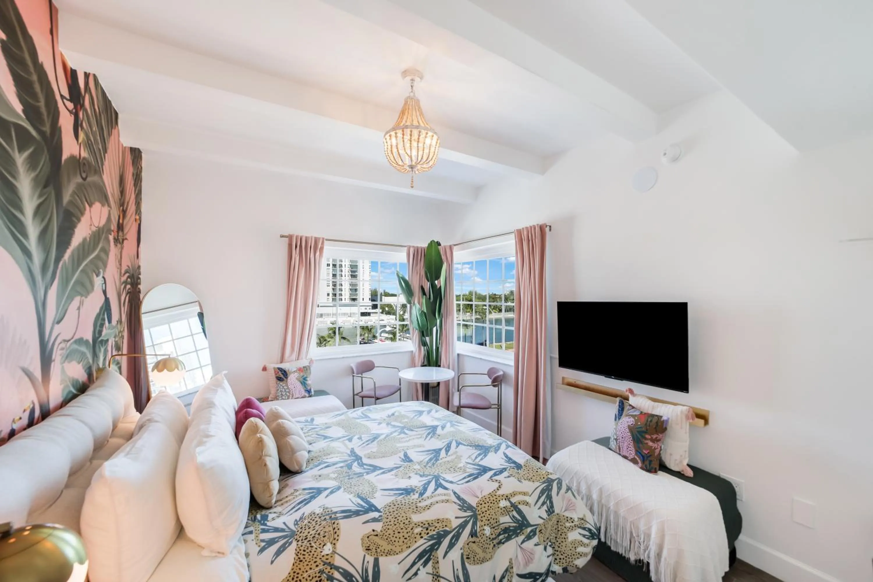 Communal lounge/ TV room in Ocean Spray Hotel