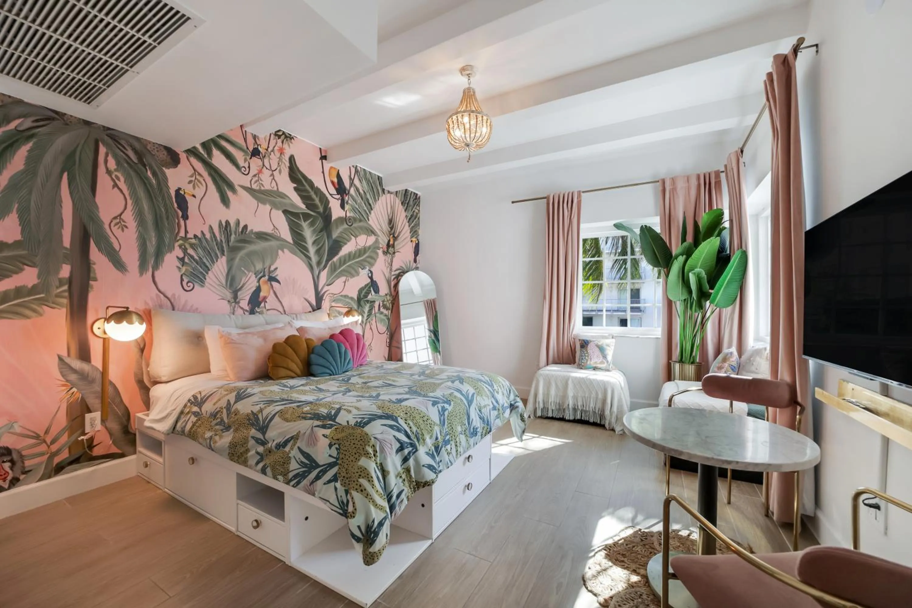 Communal lounge/ TV room in Ocean Spray Hotel