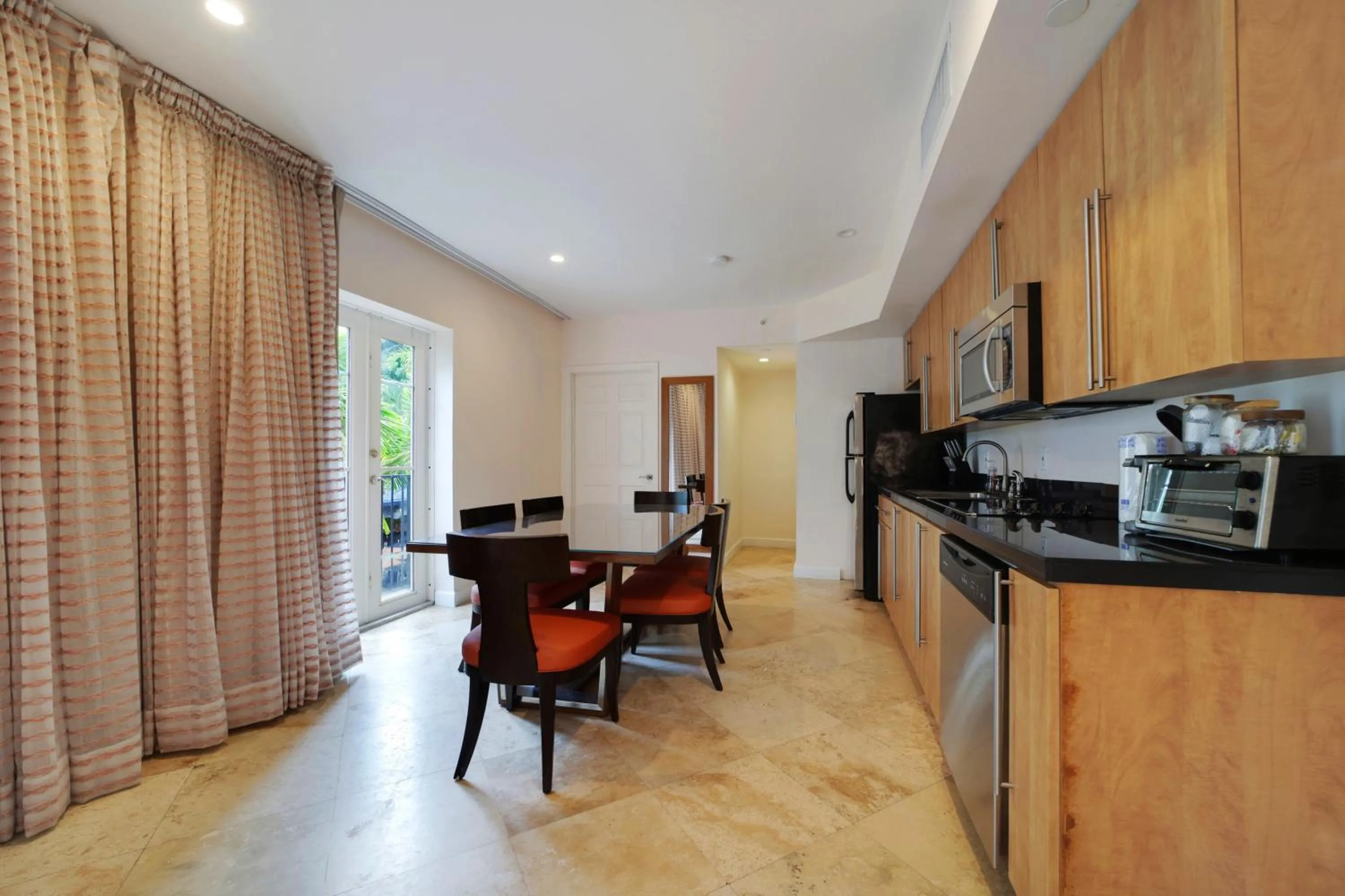 Kitchen or kitchenette in Casa Victoria Orchid Hotel