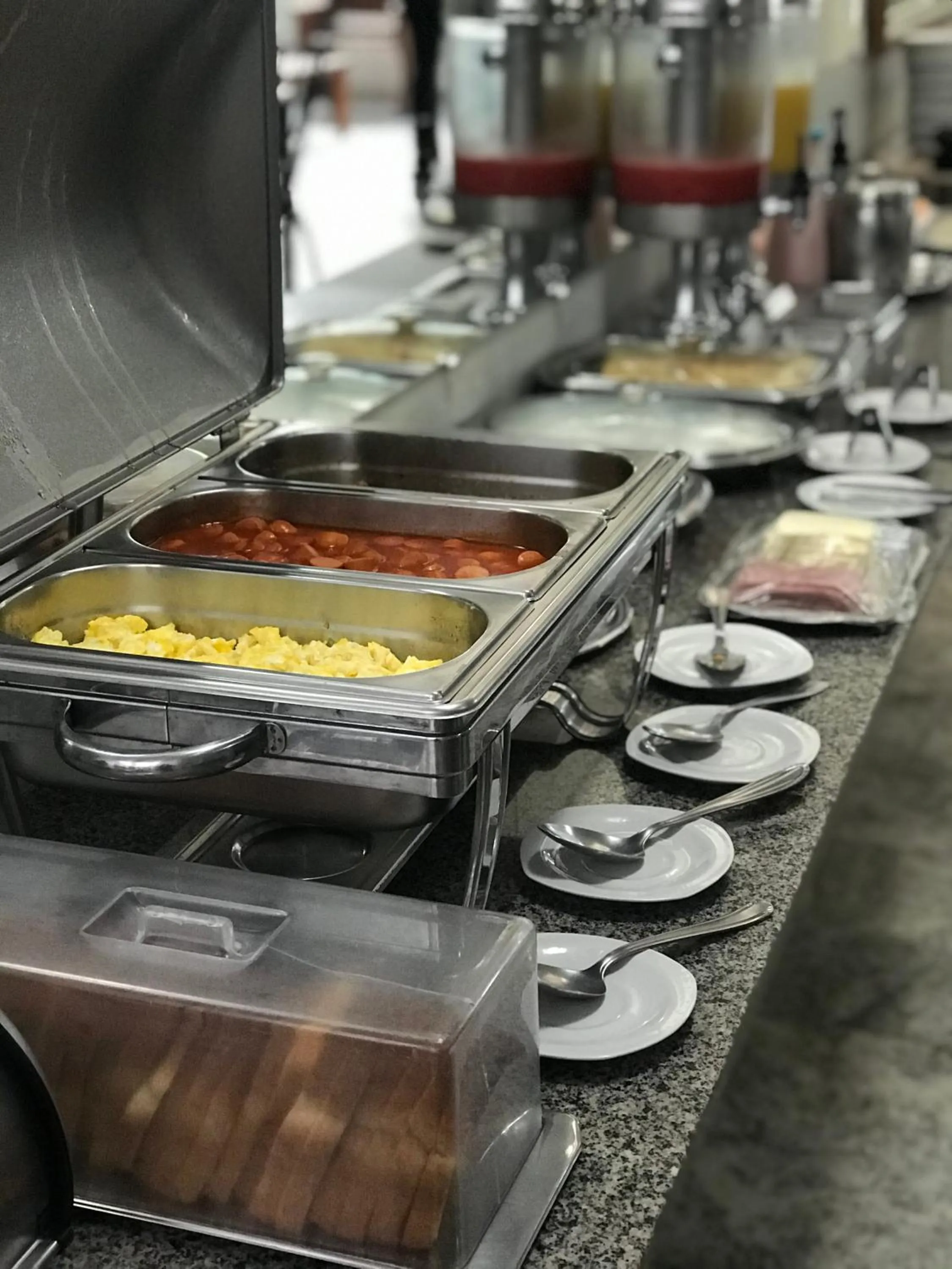 Buffet breakfast in Mares de Iracema Residence Hotel