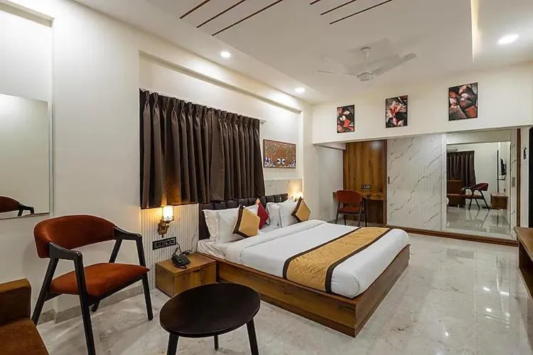 Bed in Hotel Money Plant