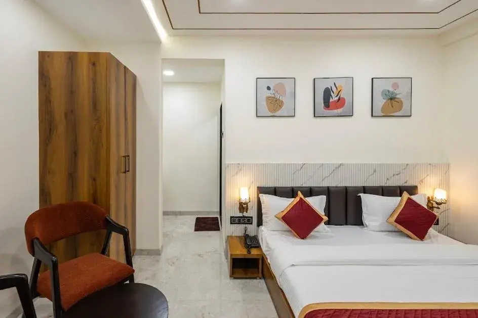 Bed in Hotel Money Plant Bed in Hotel Money Plant