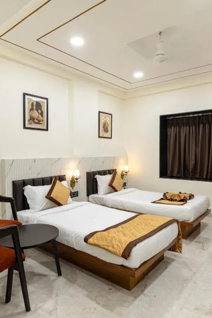 Bed in Hotel Money Plant